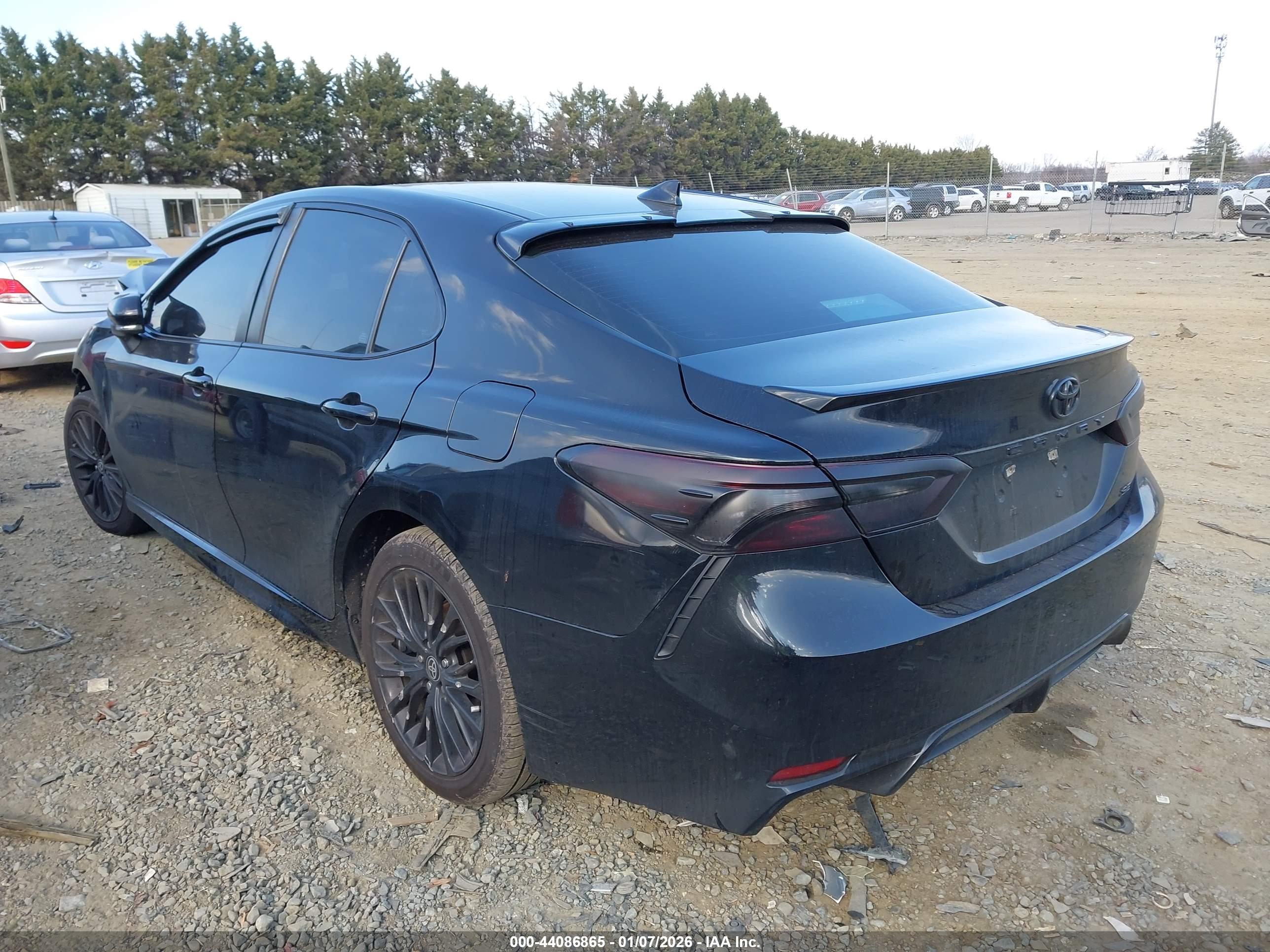 TOYOTA CAMRY image 3