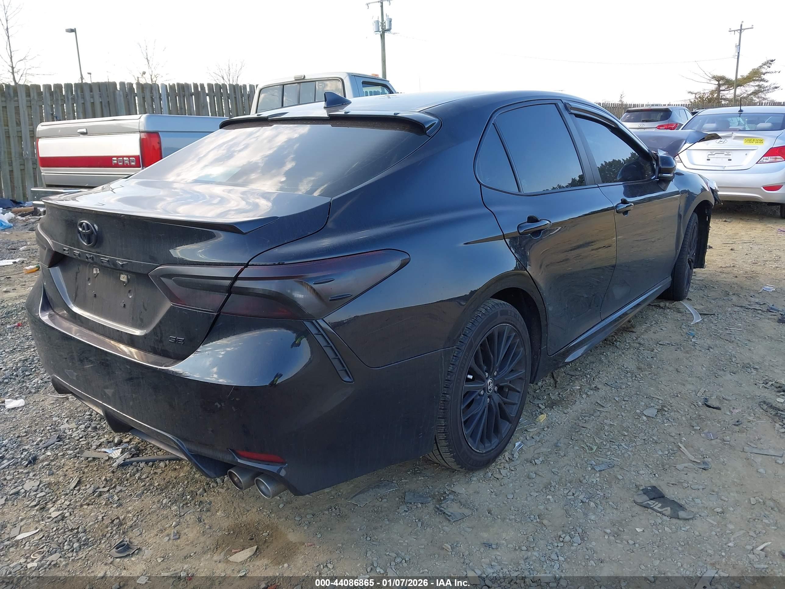 TOYOTA CAMRY image 4
