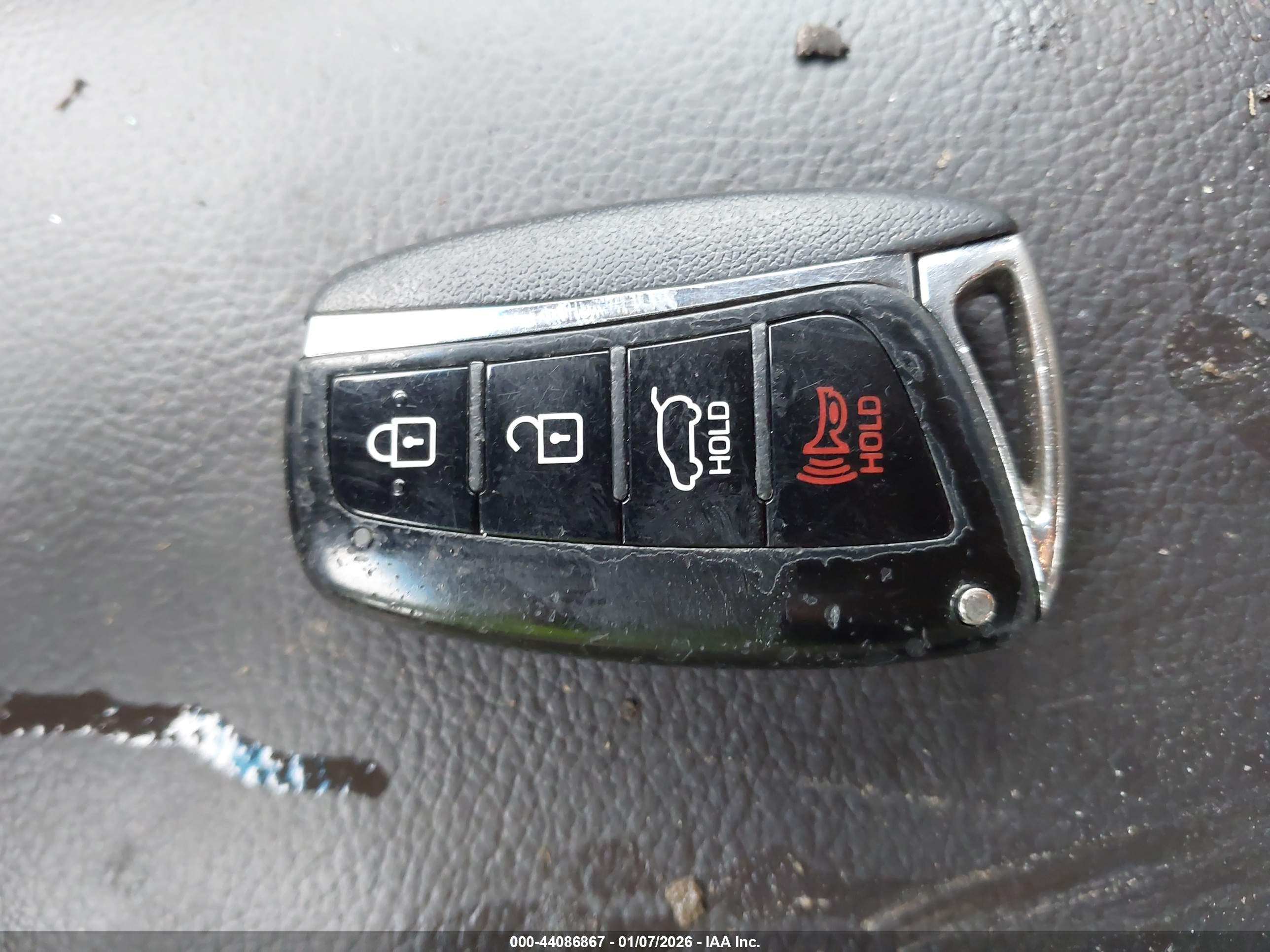 HYUNDAI SANTA image 11