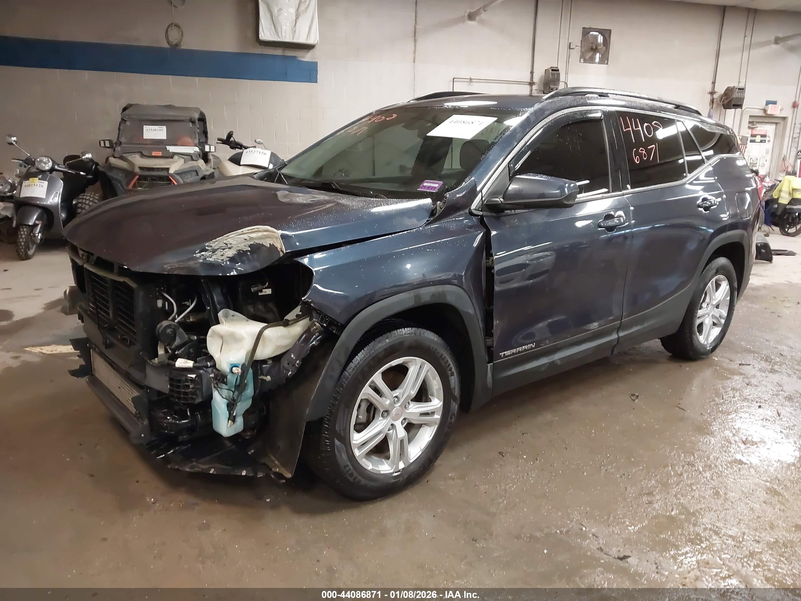 GMC TERRAIN image 2