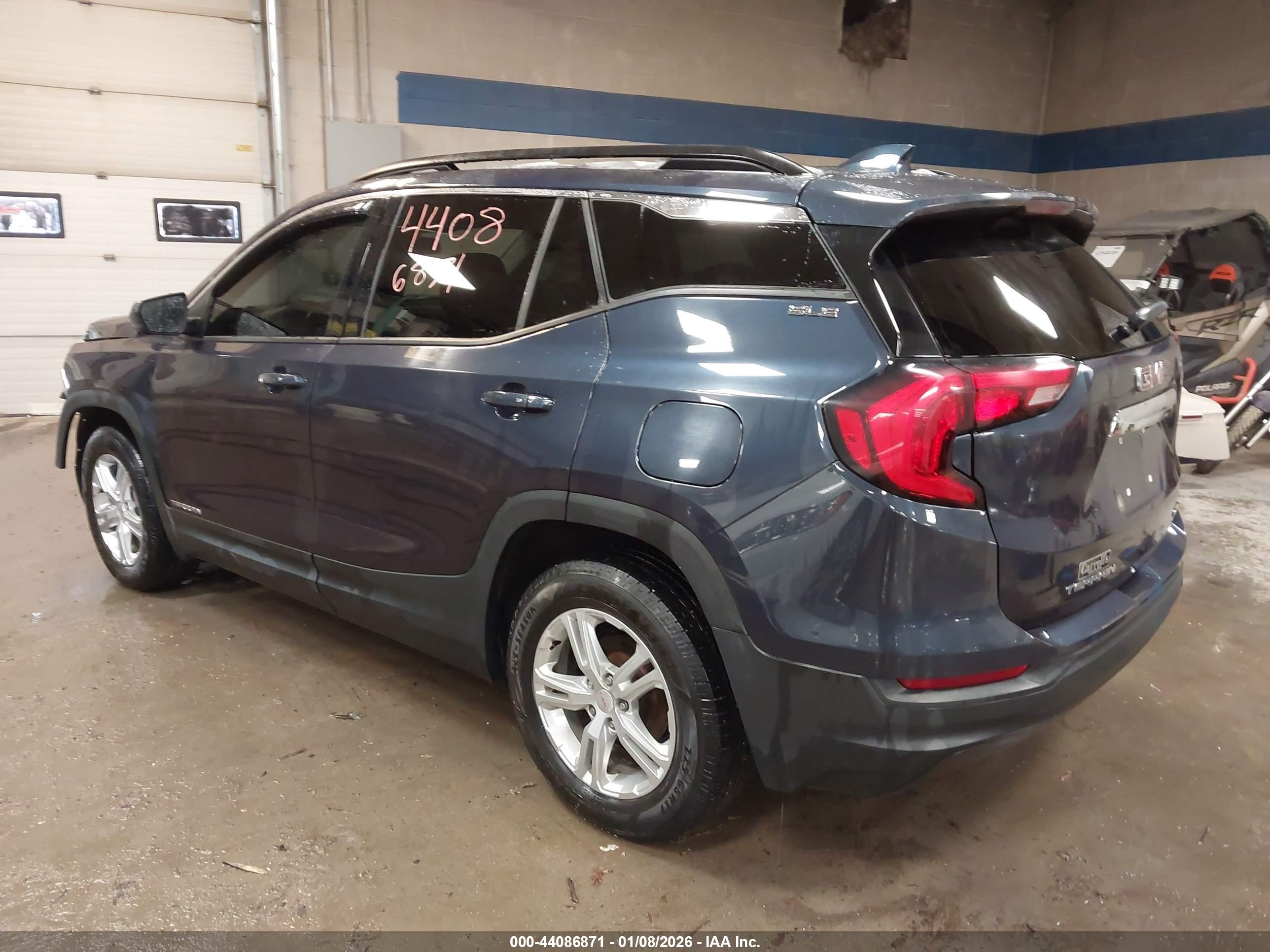 GMC TERRAIN image 3