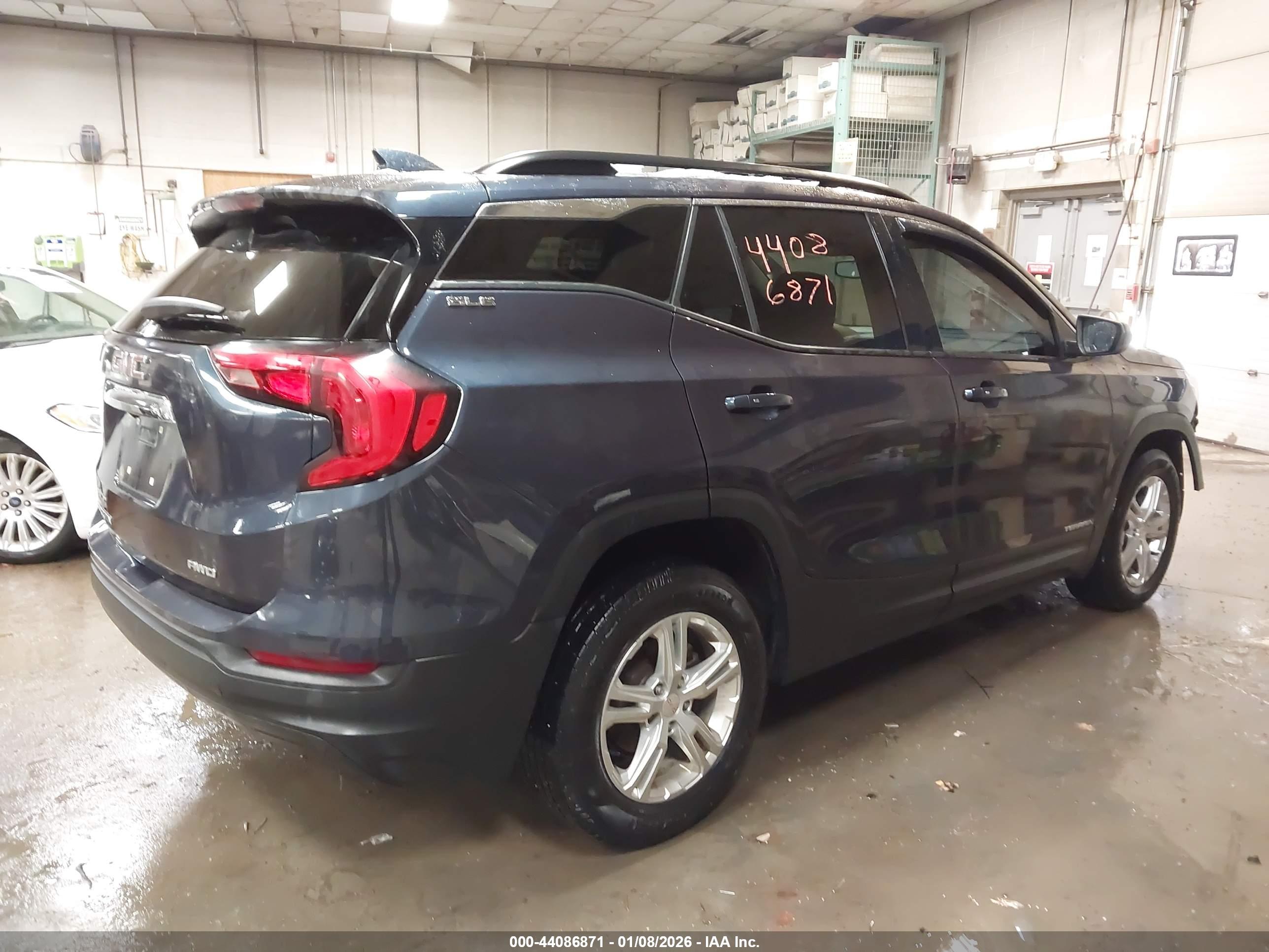 GMC TERRAIN image 4