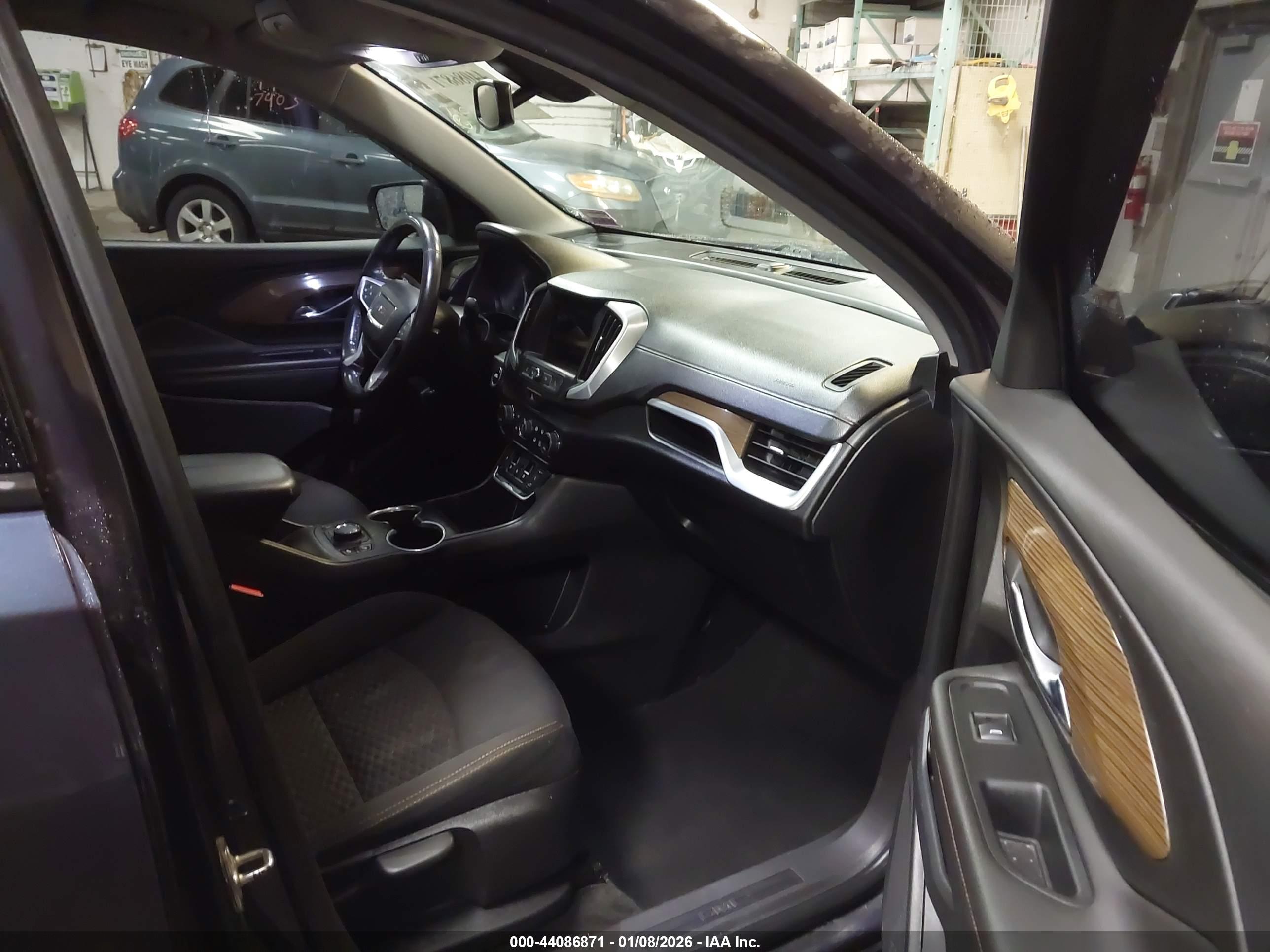 GMC TERRAIN image 5