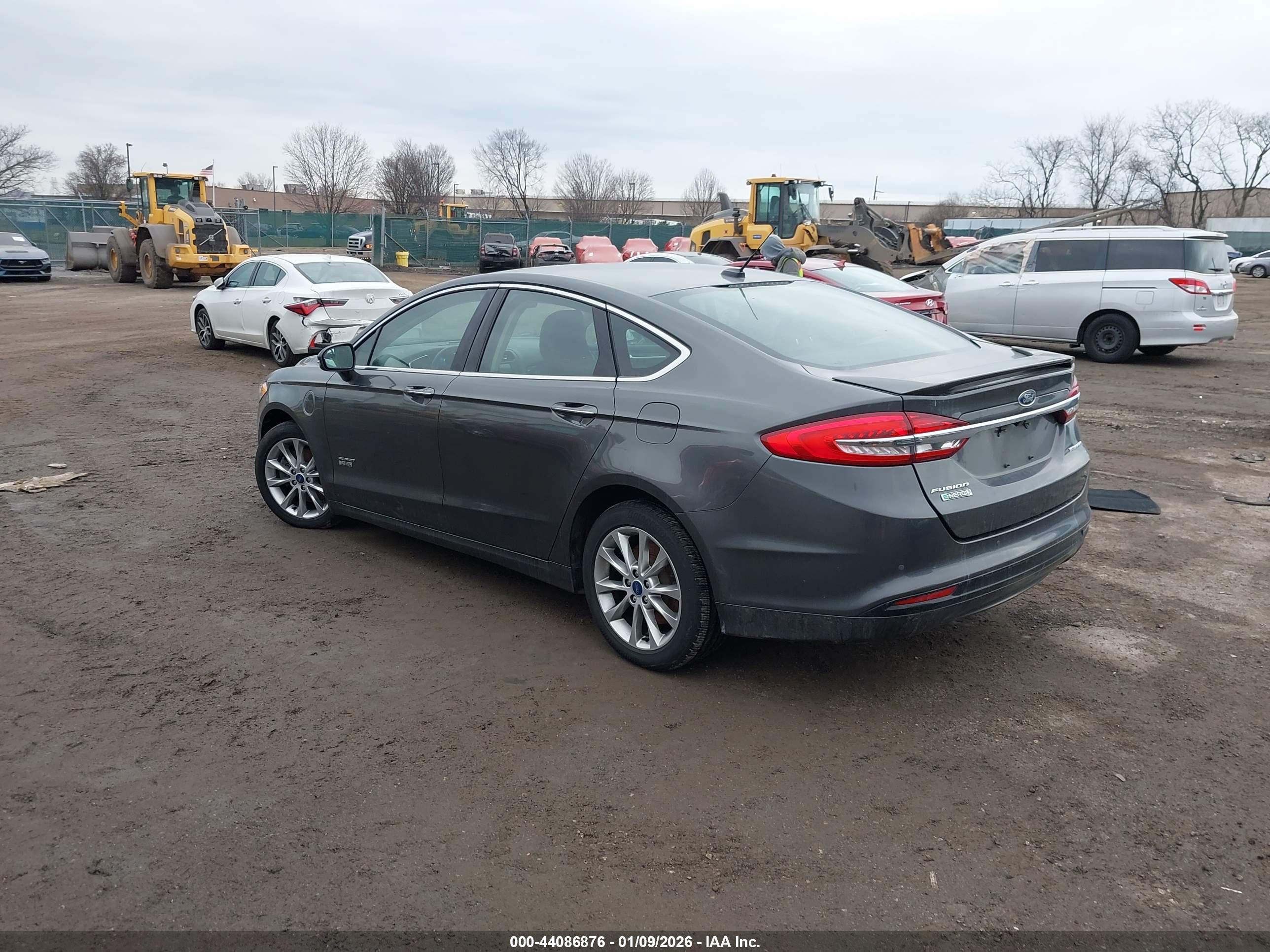 FORD FUSION image 3