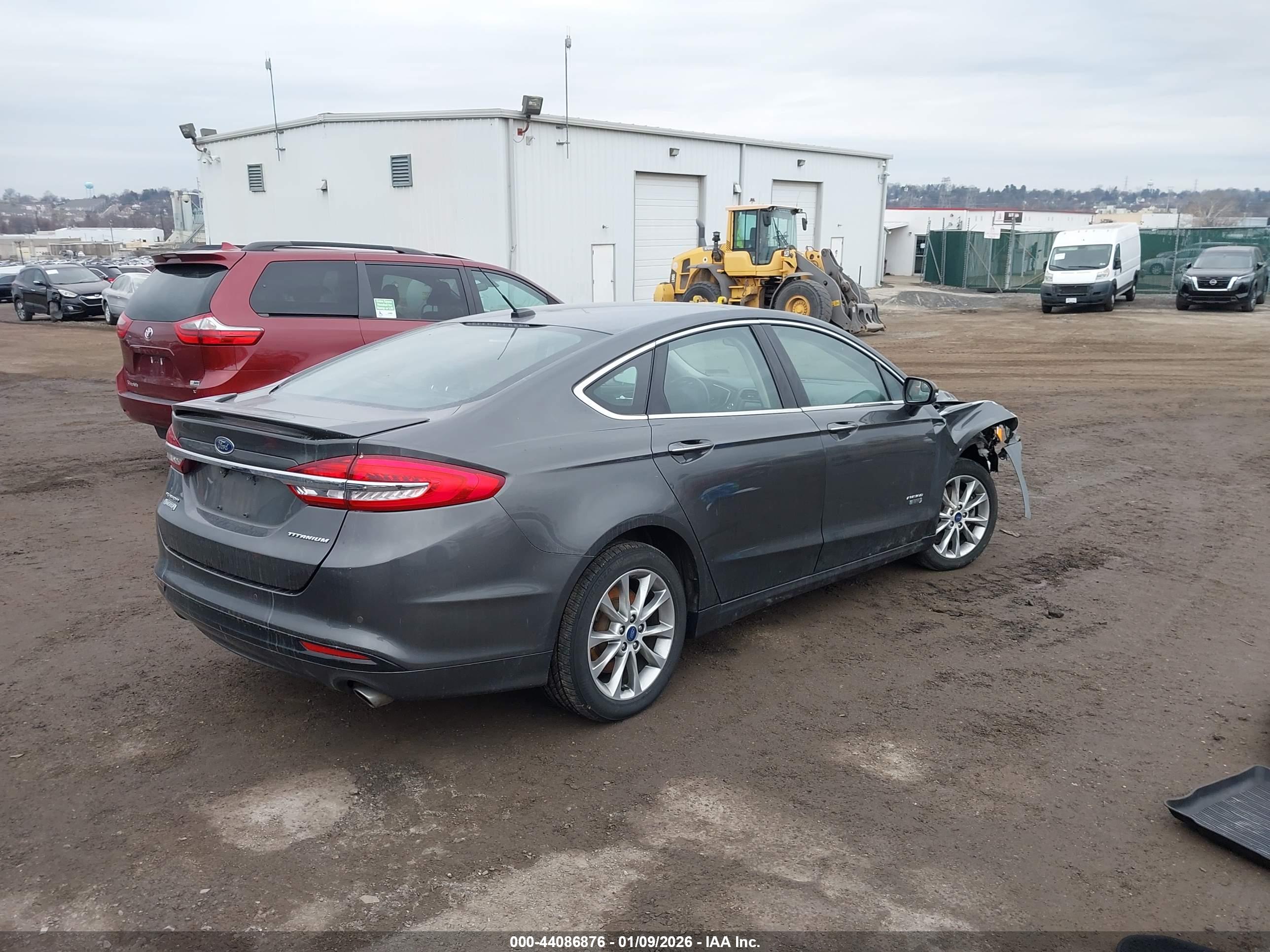FORD FUSION image 4