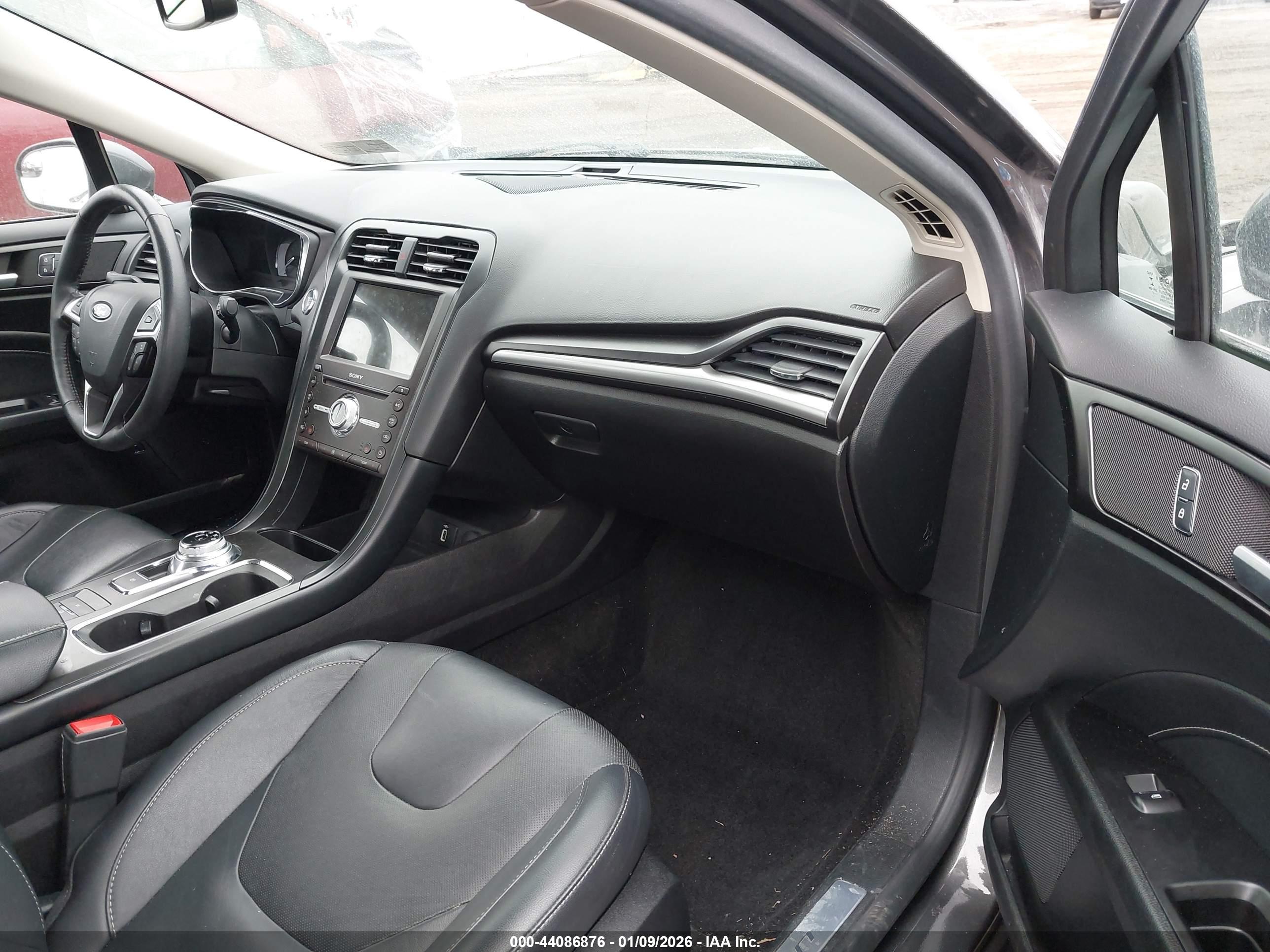 FORD FUSION image 5