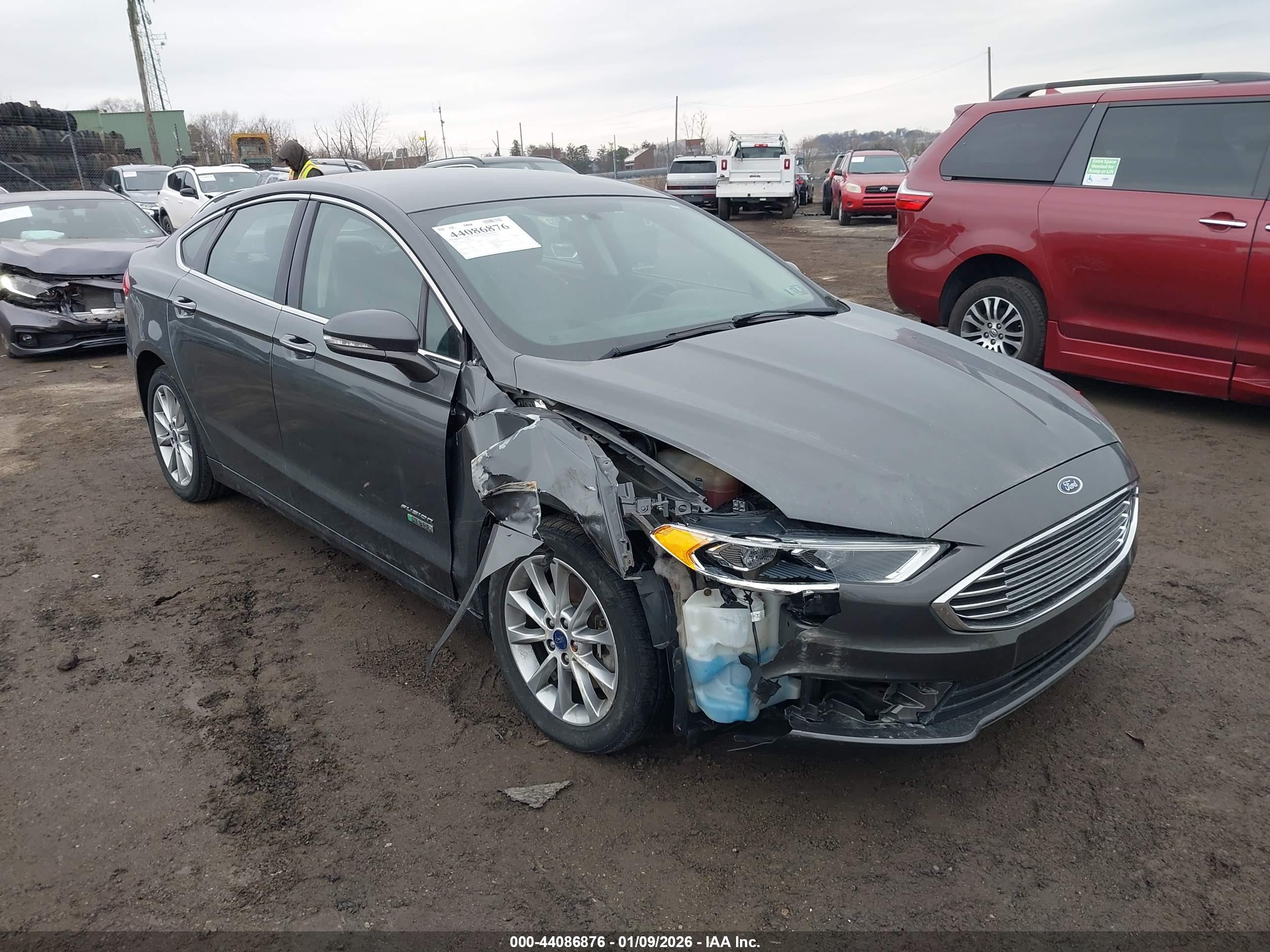 FORD FUSION image 6
