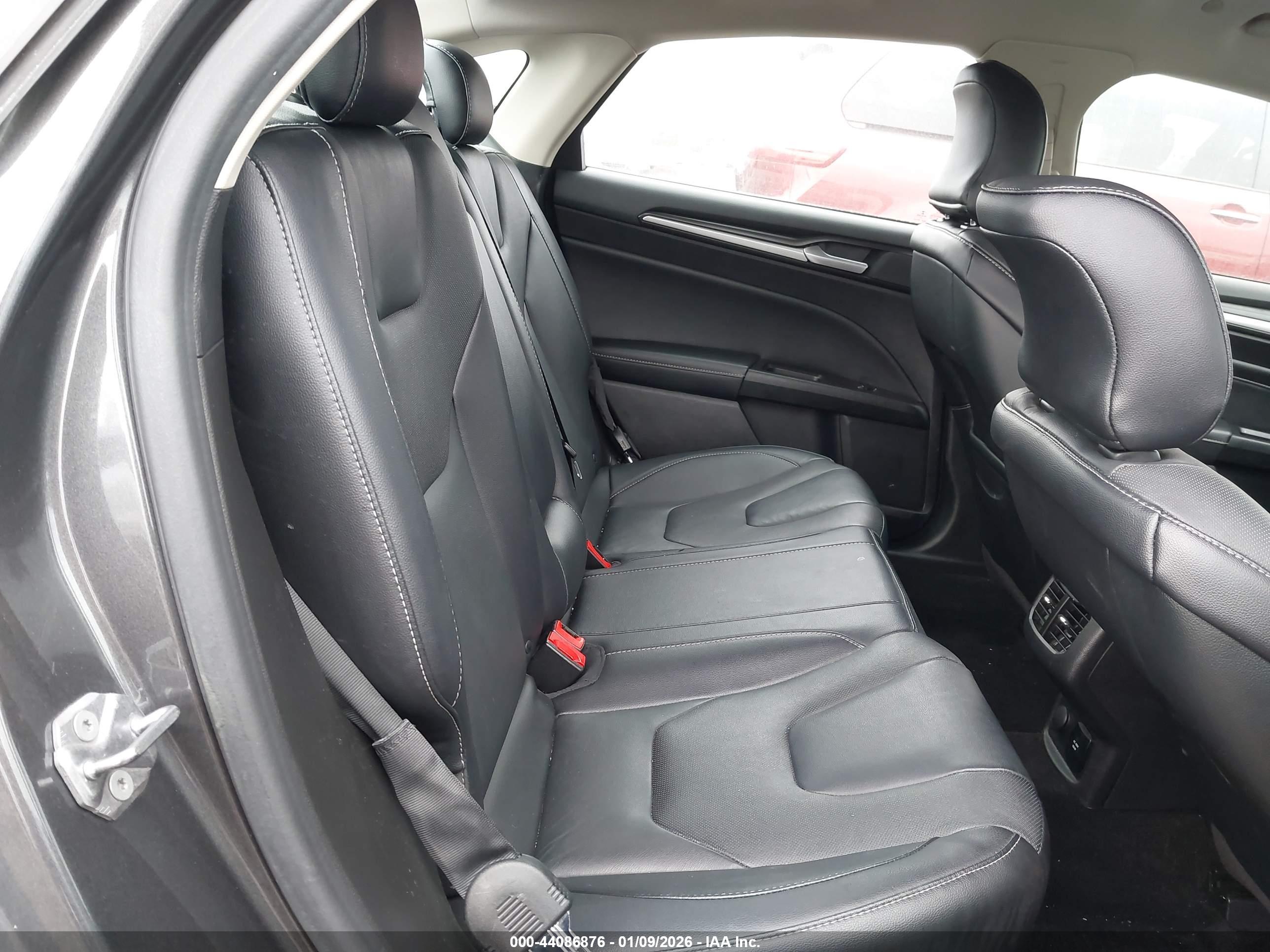 FORD FUSION image 8