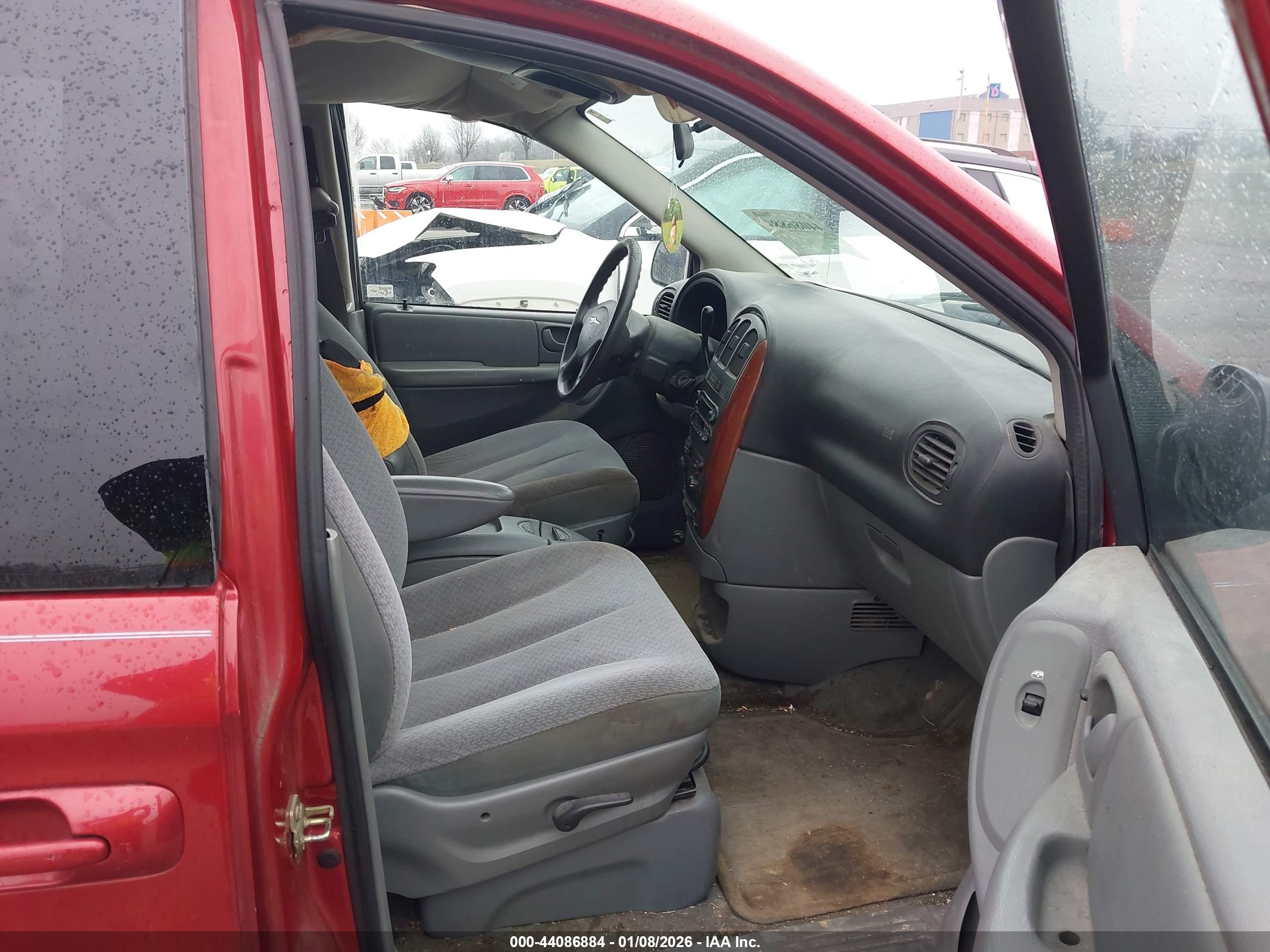 CHRYSLER TOWN image 5