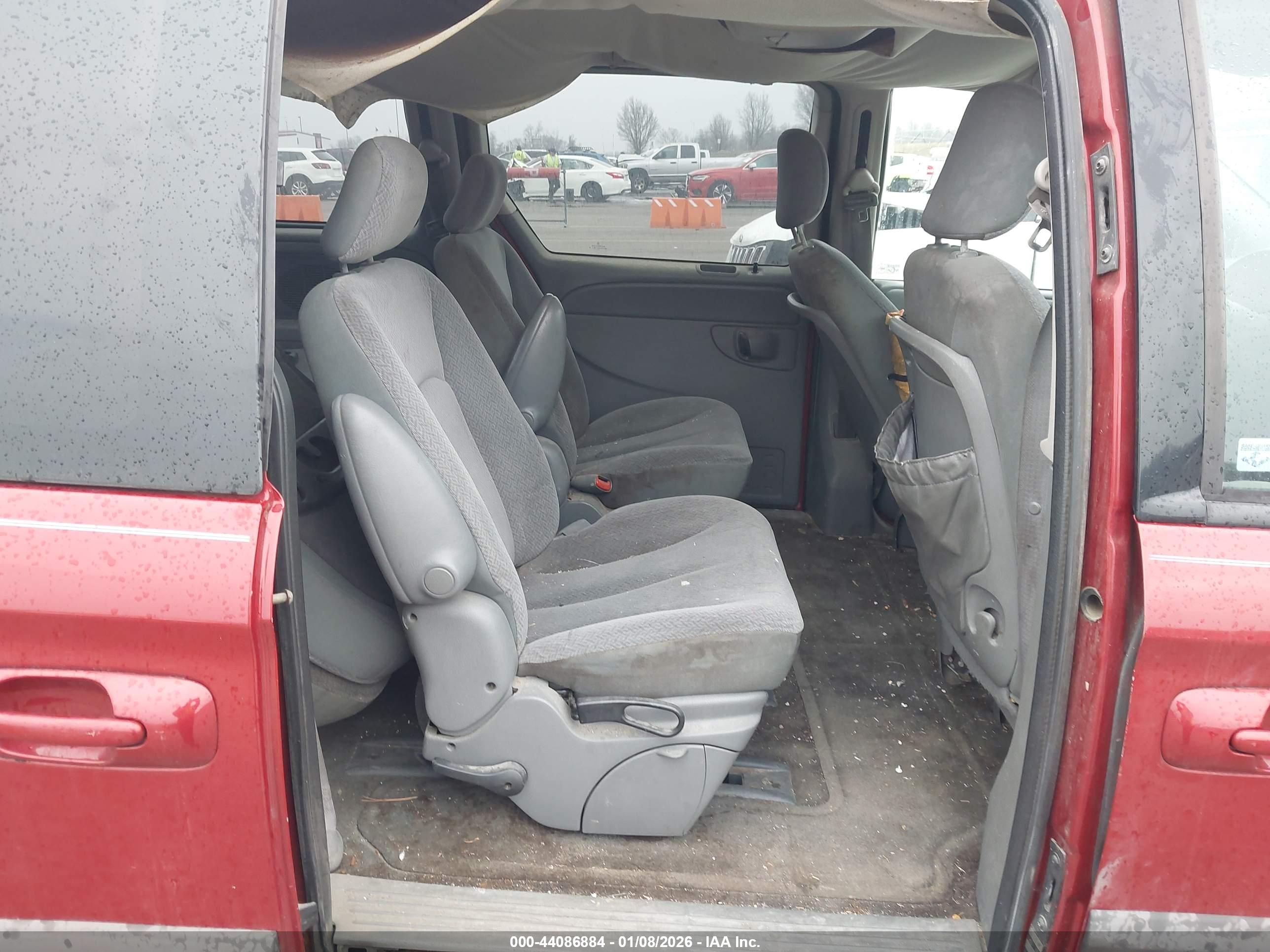 CHRYSLER TOWN image 8