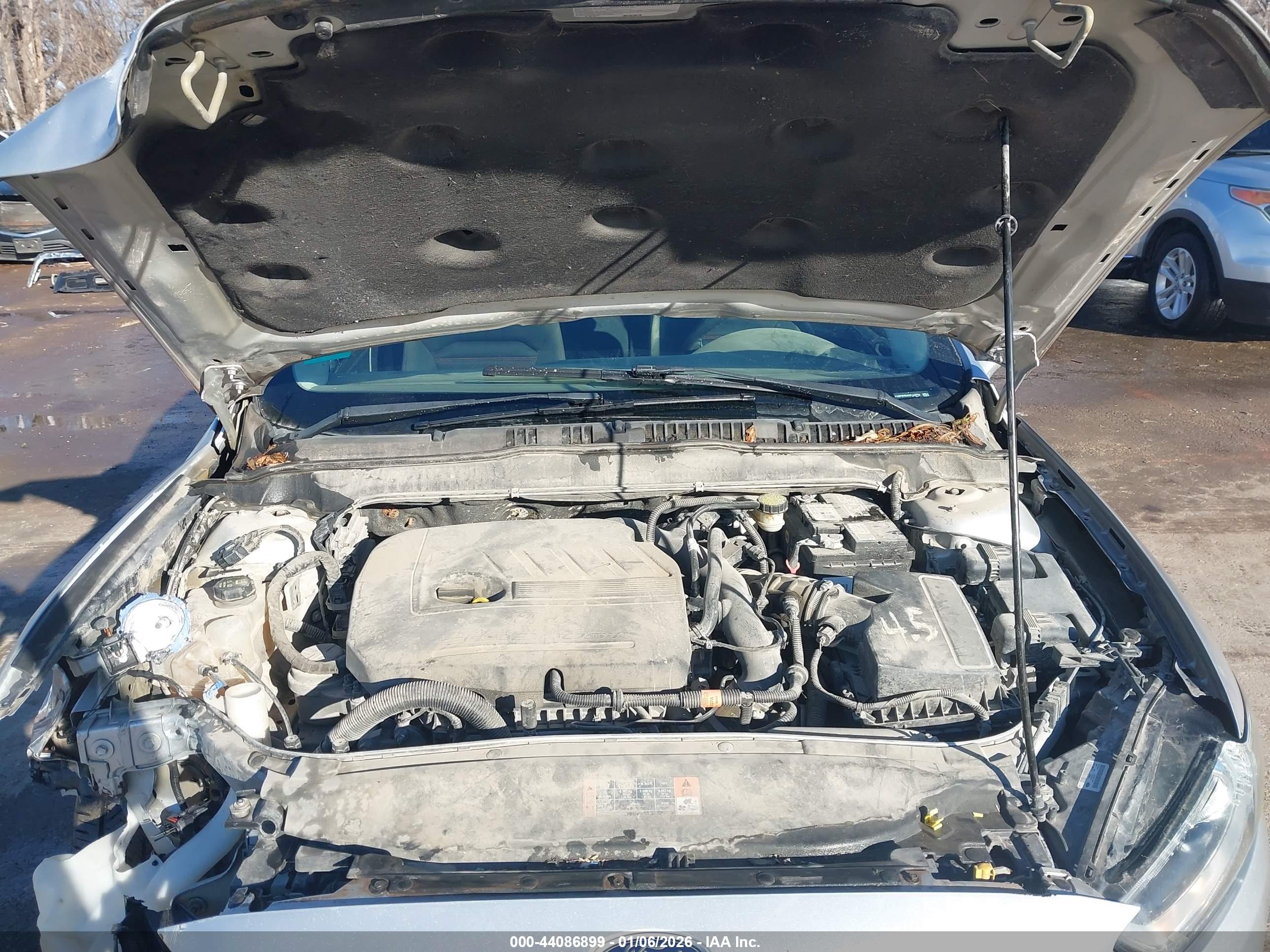 FORD FUSION image 10