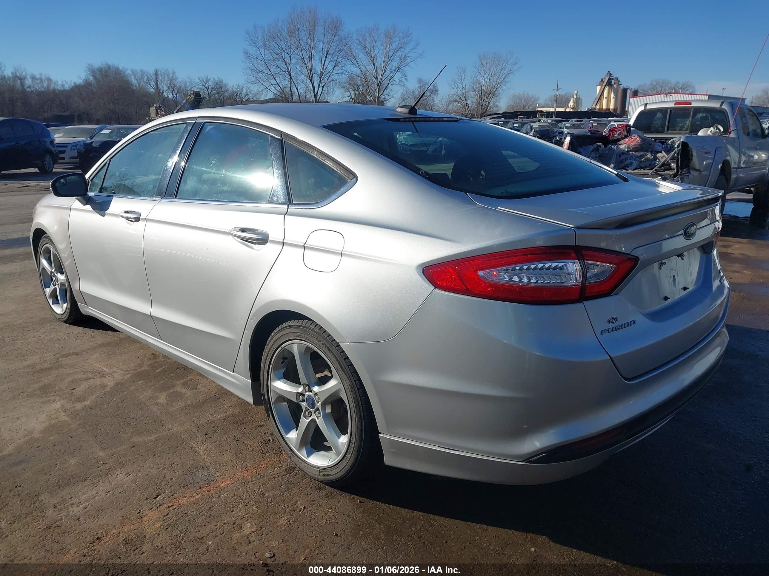 FORD FUSION image 3