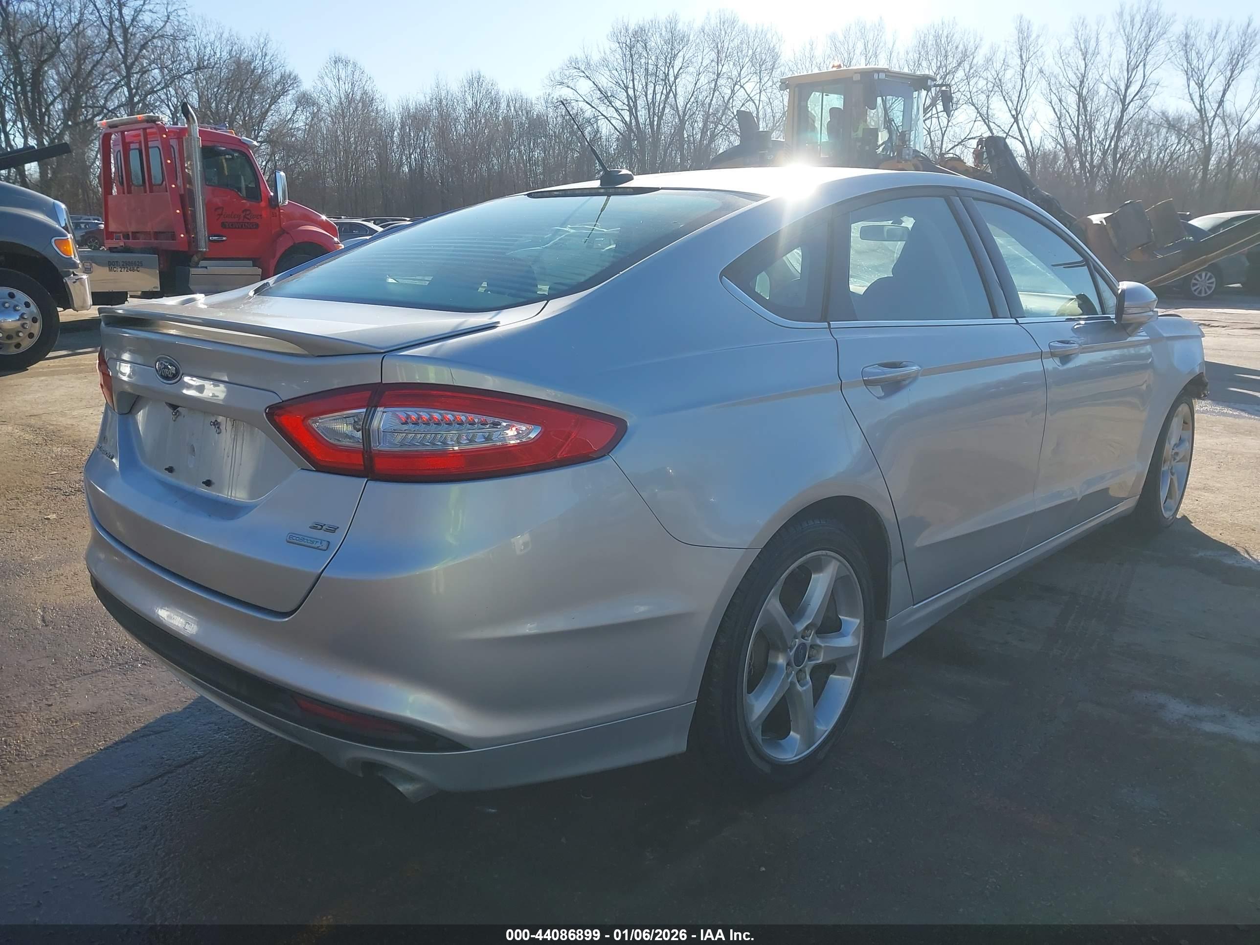 FORD FUSION image 4