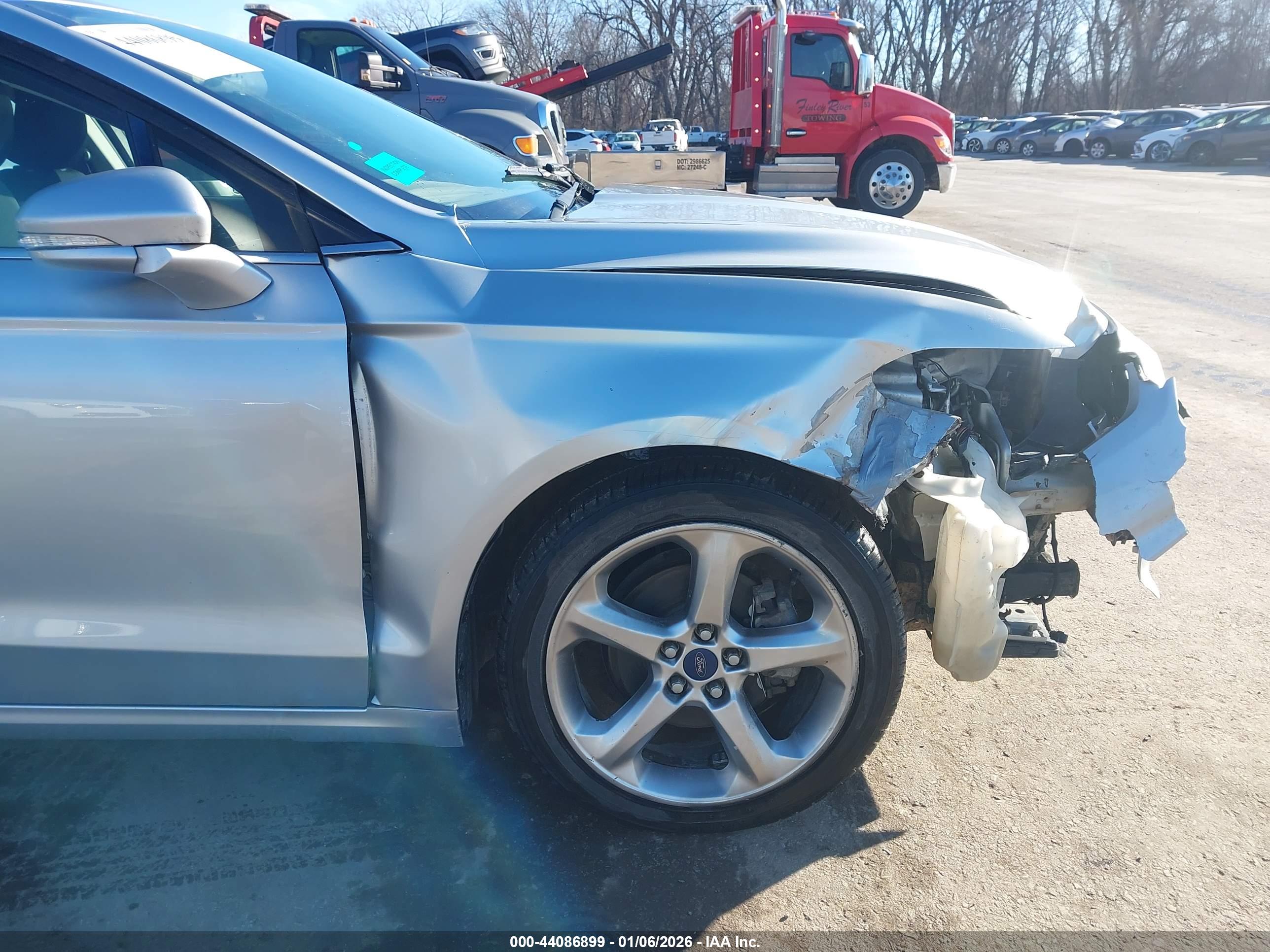 FORD FUSION image 6