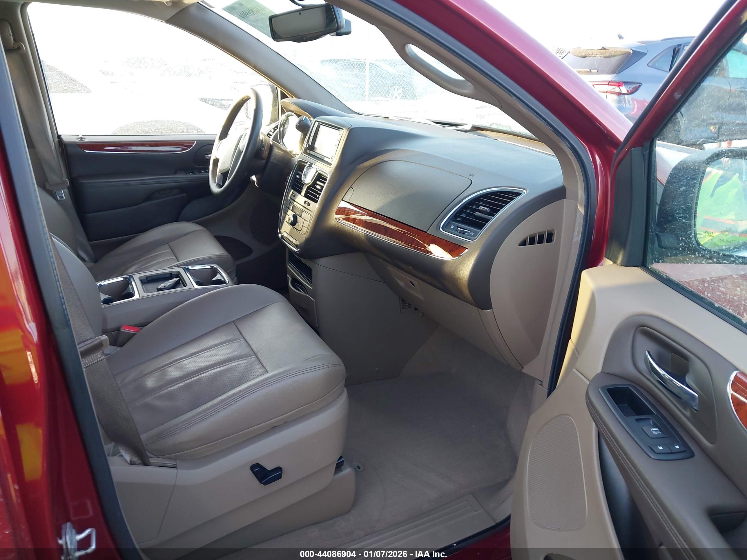 CHRYSLER TOWN image 5