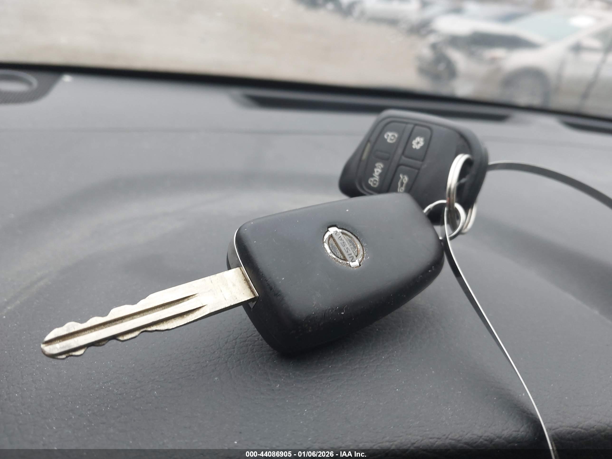 NISSAN ROGUE image 11