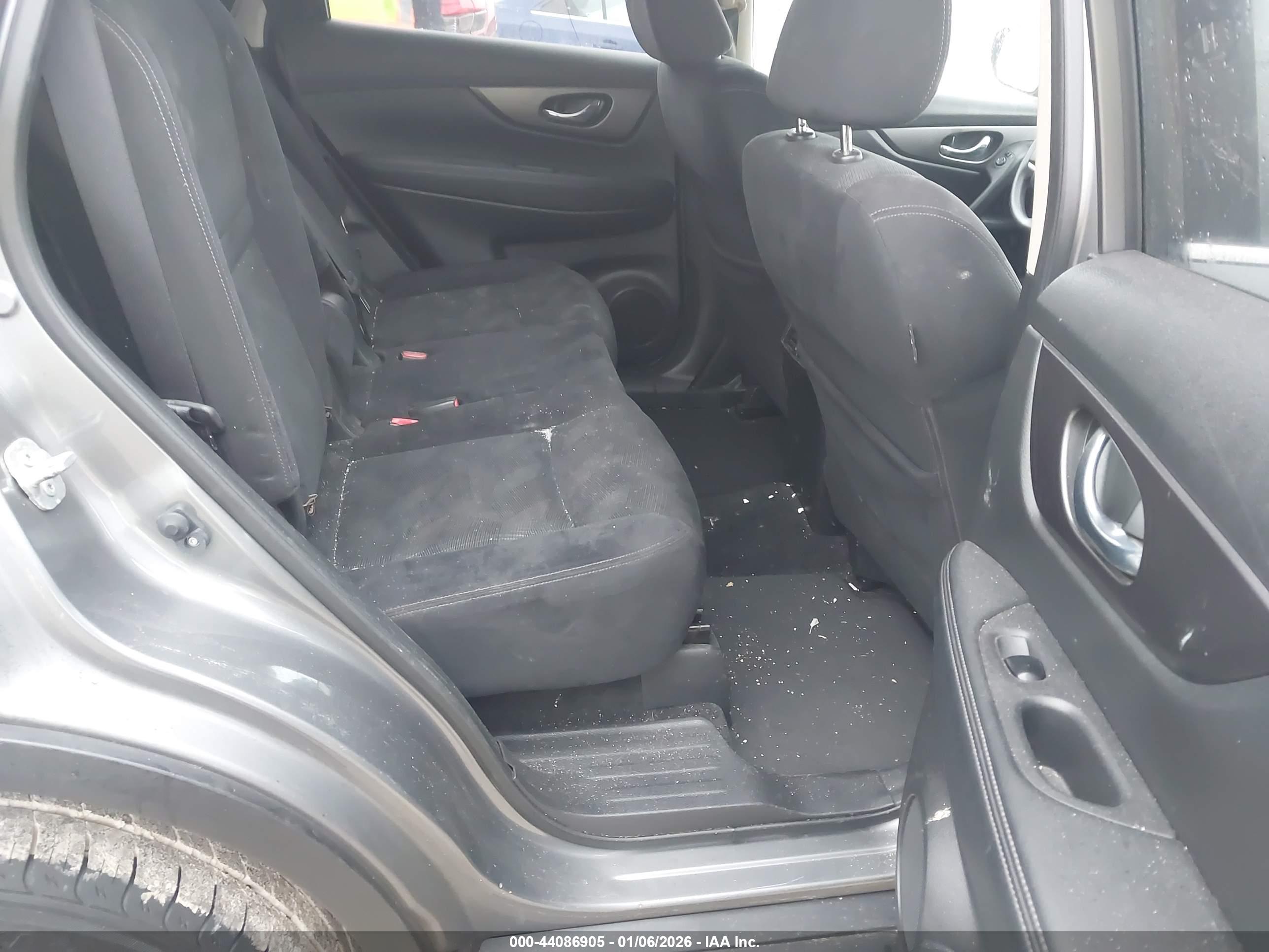 NISSAN ROGUE image 8
