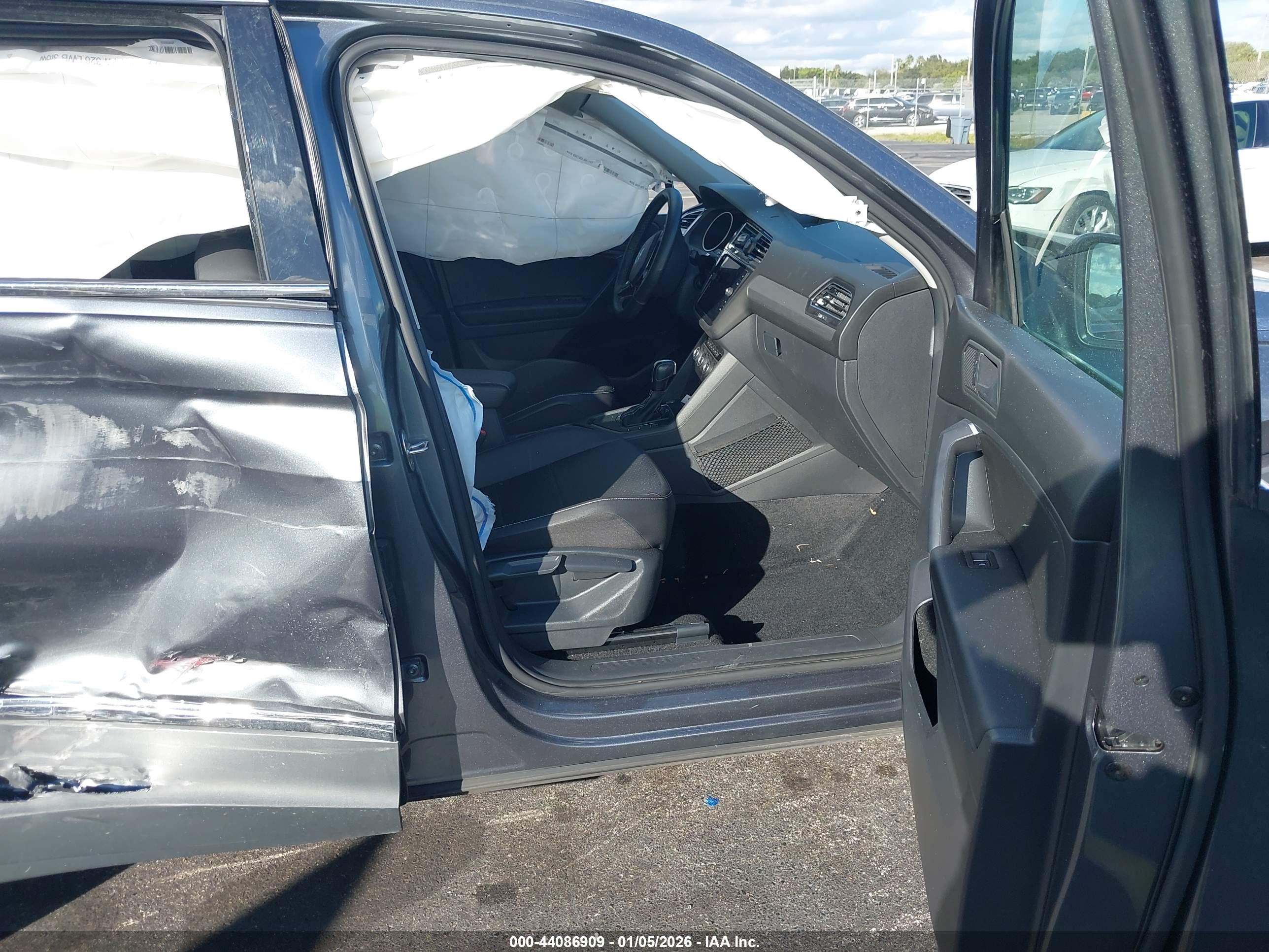 VOLKSWAGEN TIGUAN image 5
