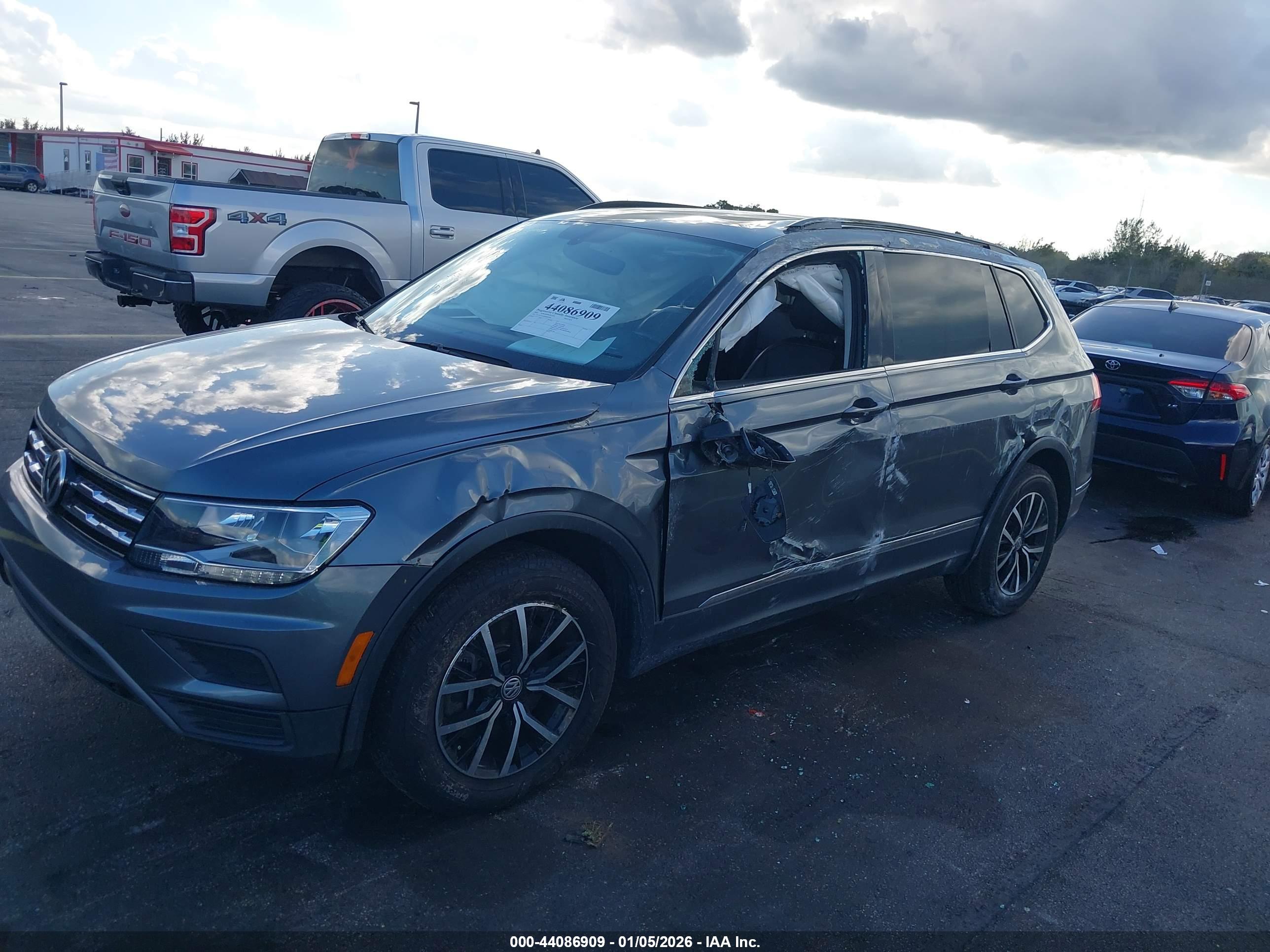 VOLKSWAGEN TIGUAN image 6