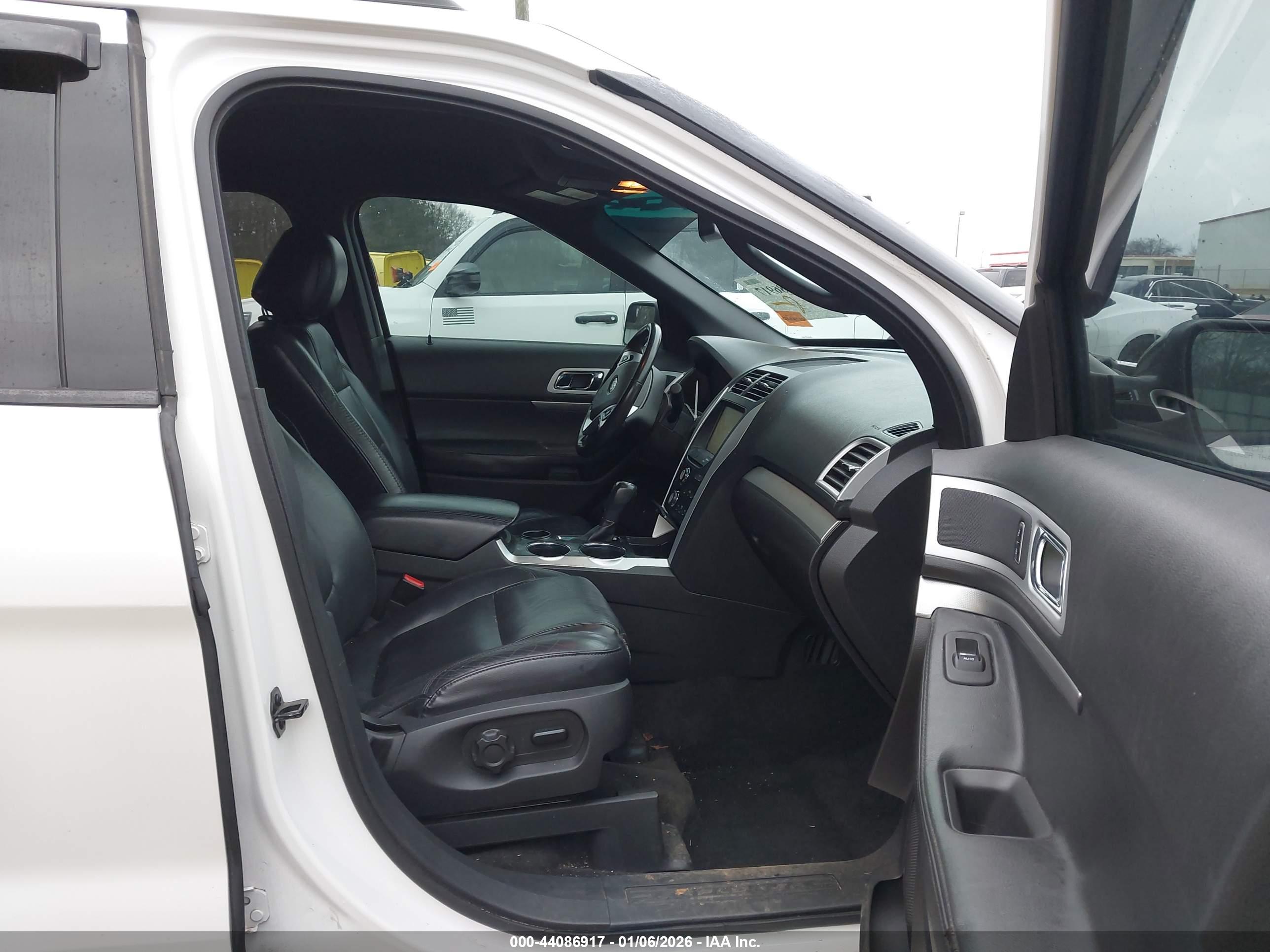 FORD EXPLORER image 5