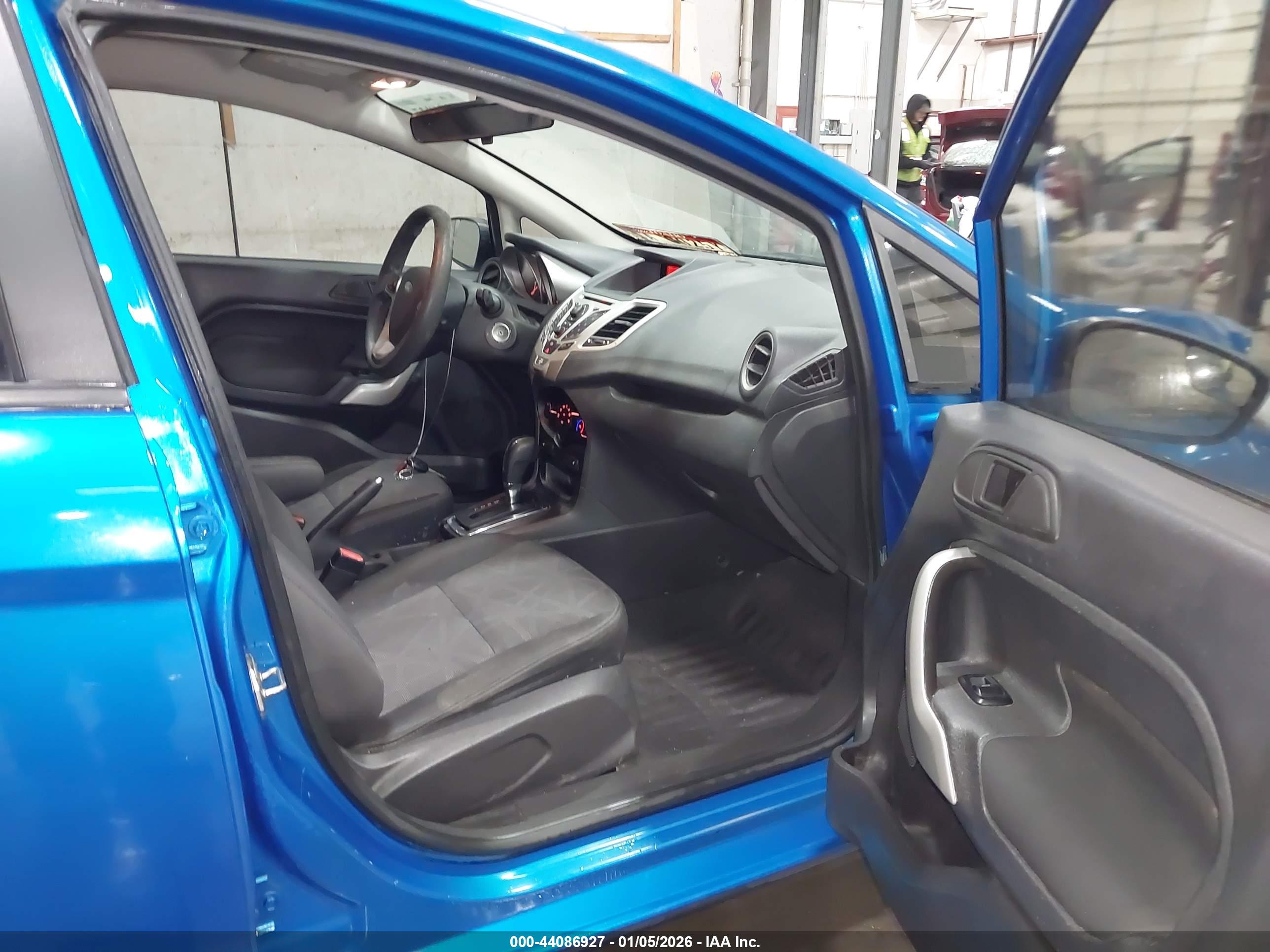FORD FIESTA image 5