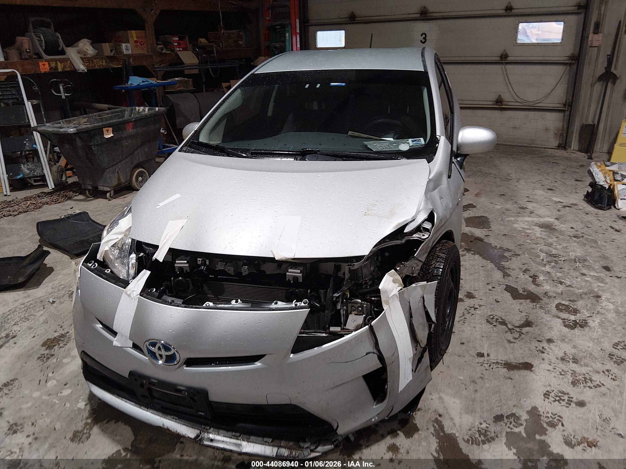 TOYOTA PRIUS image 2