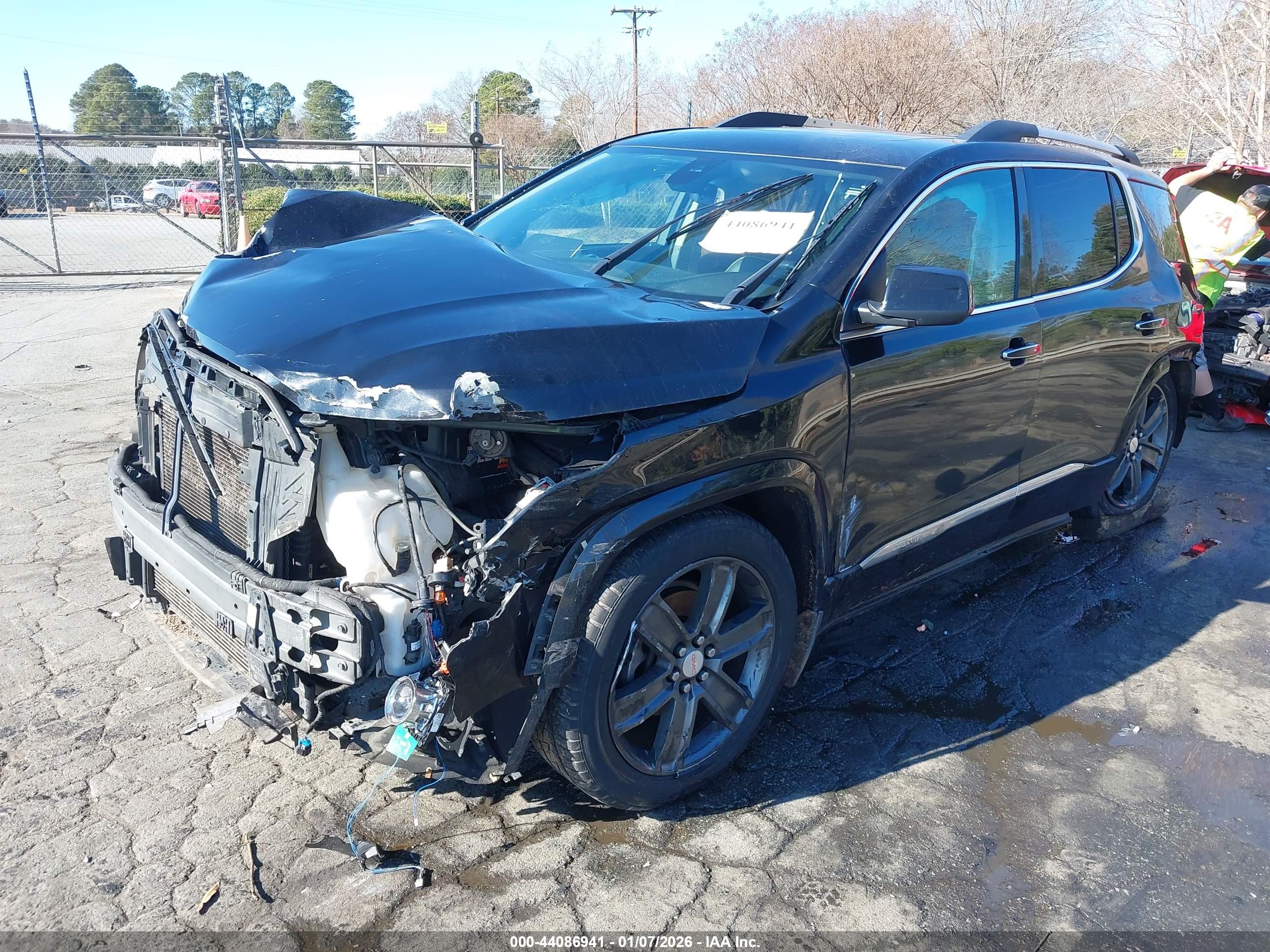 GMC ACADIA image 2