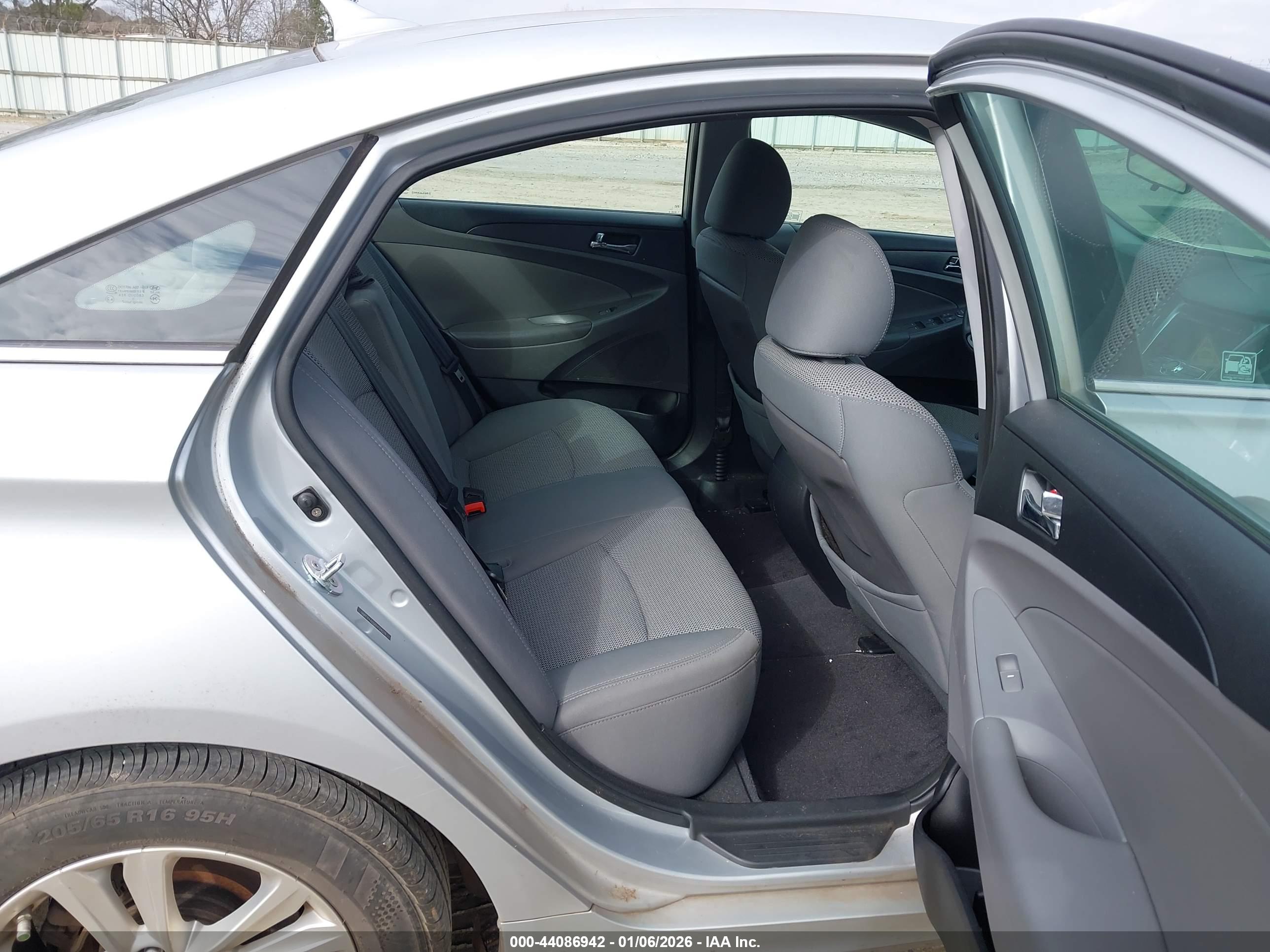 HYUNDAI SONATA image 8