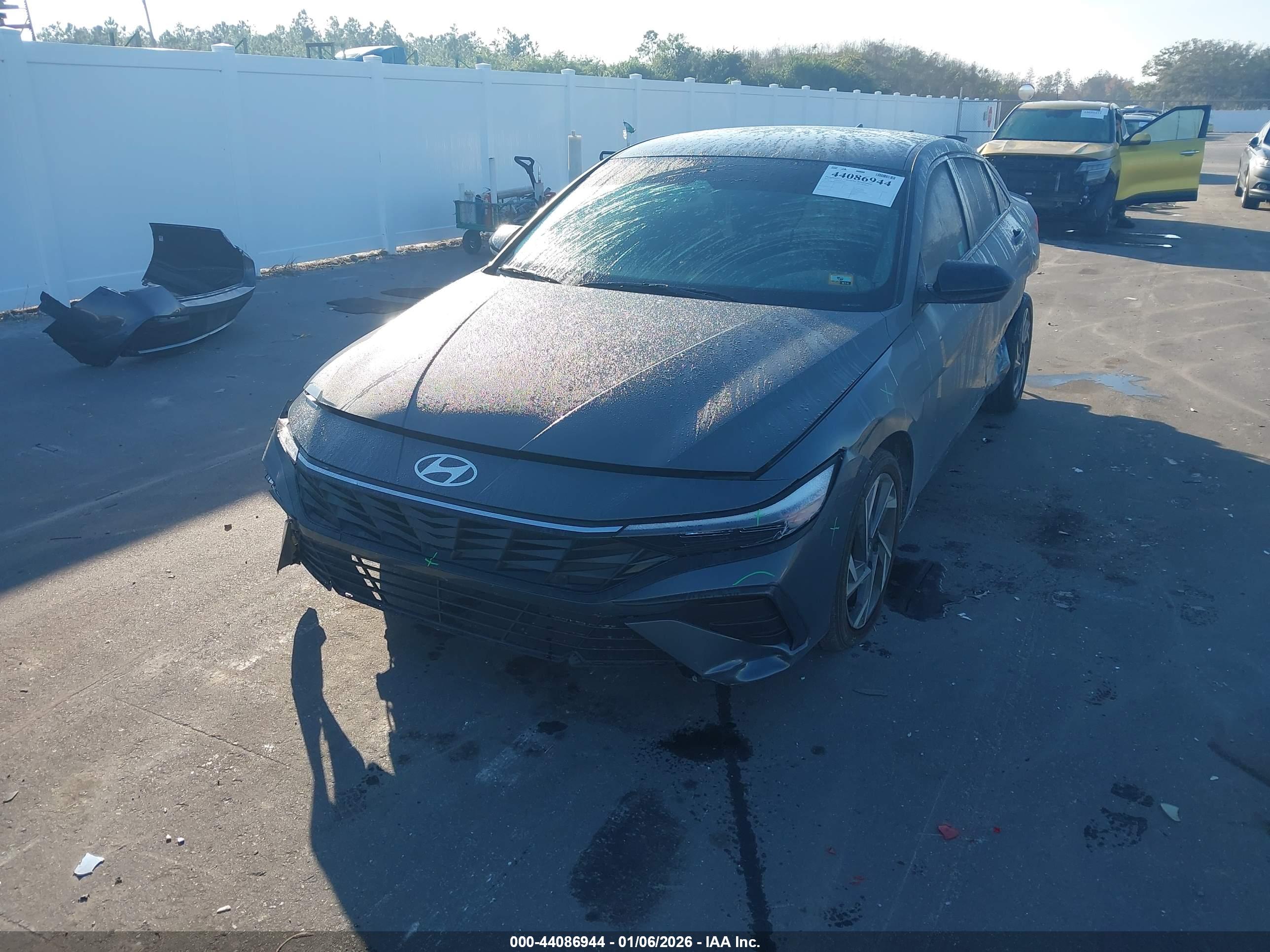 HYUNDAI ELANTRA image 2