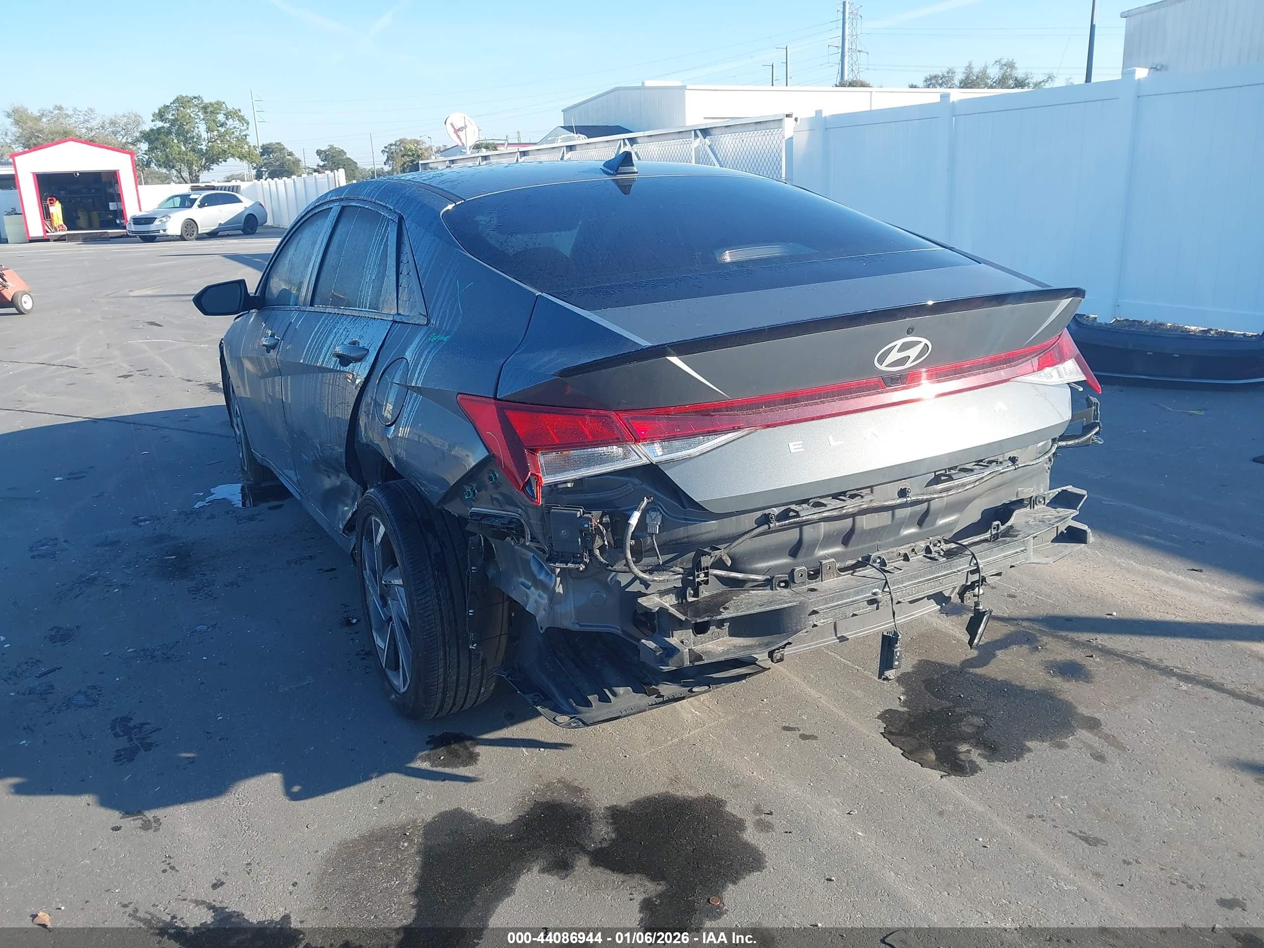 HYUNDAI ELANTRA image 3