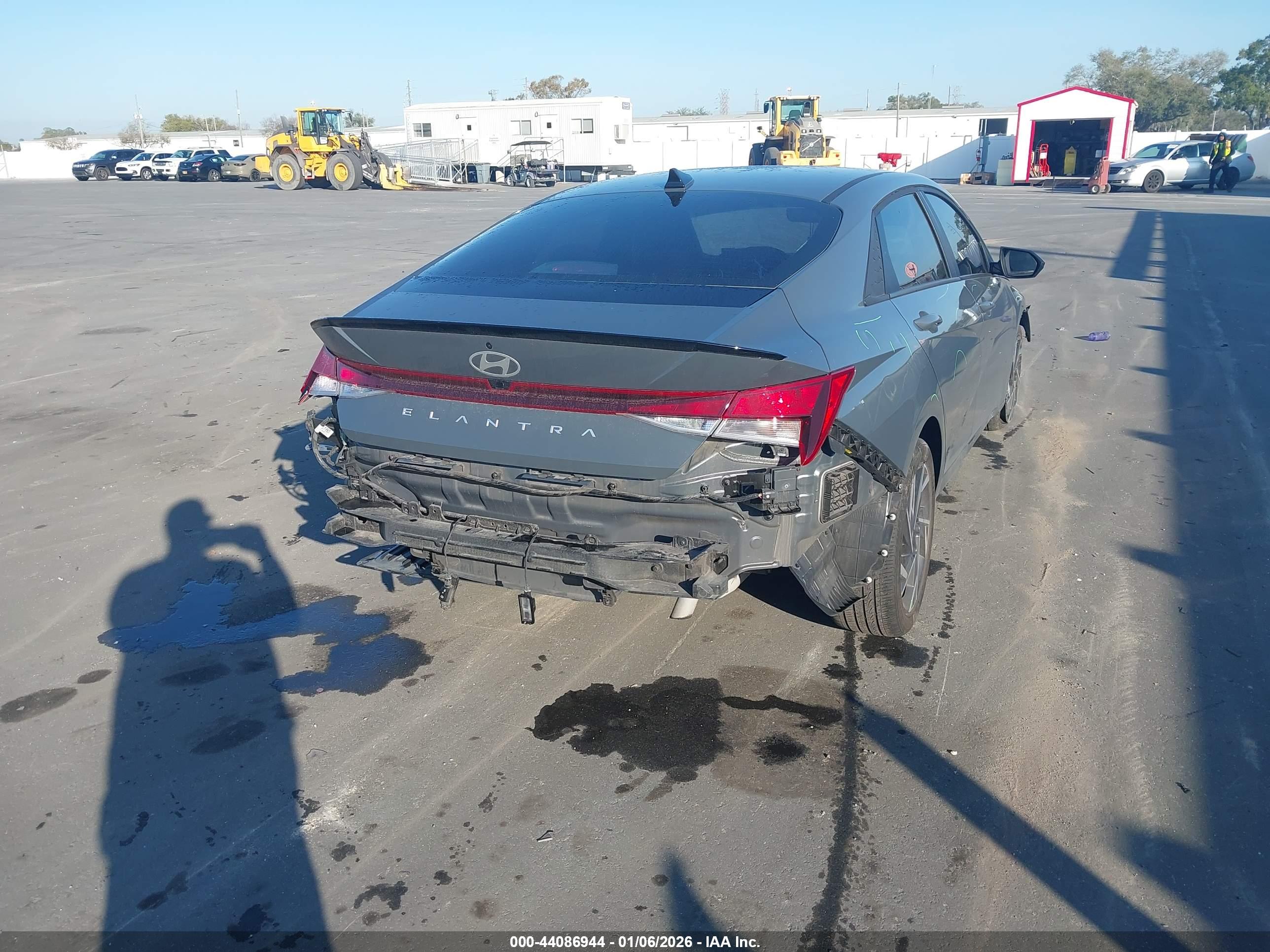 HYUNDAI ELANTRA image 4