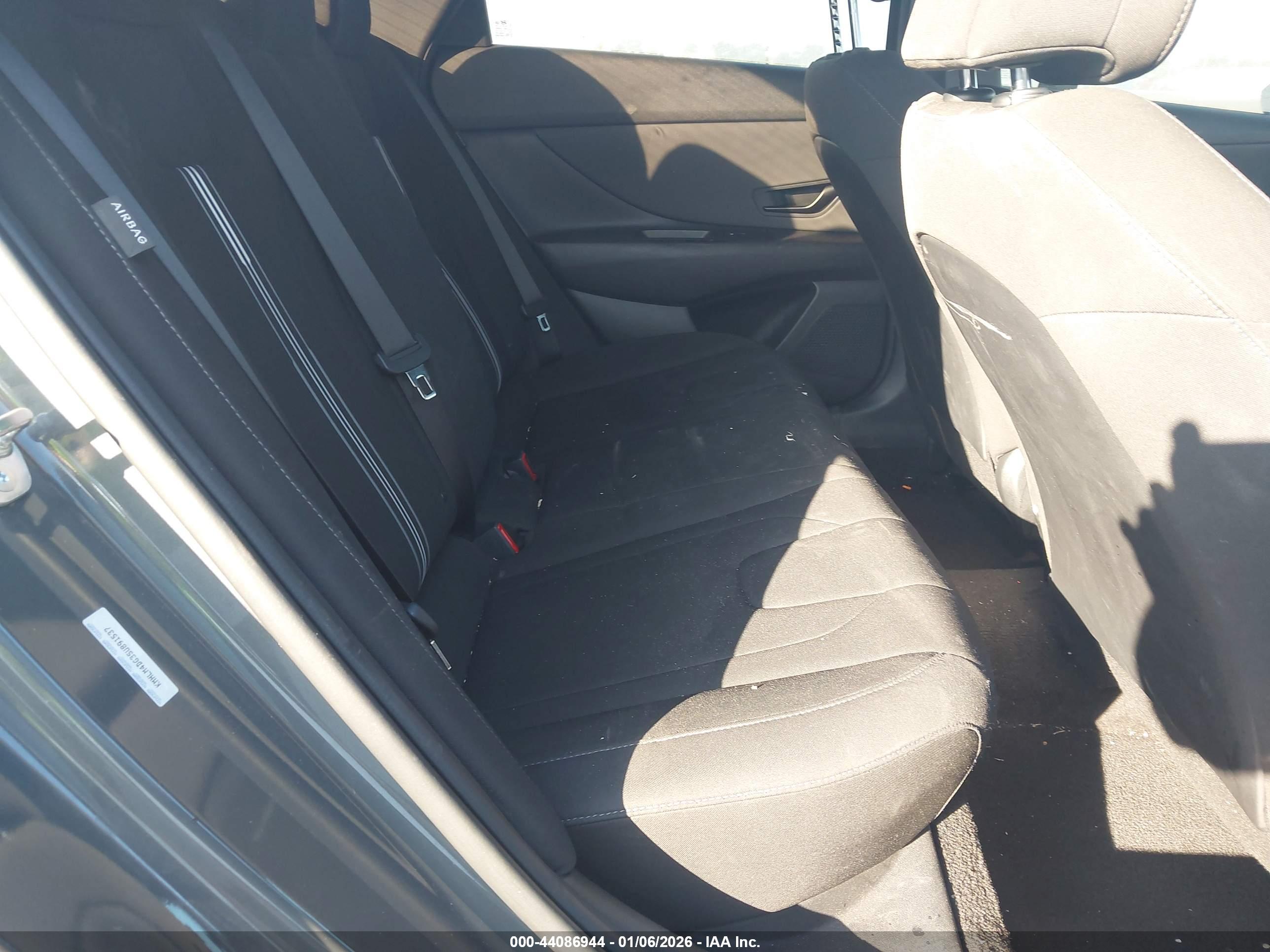 HYUNDAI ELANTRA image 8