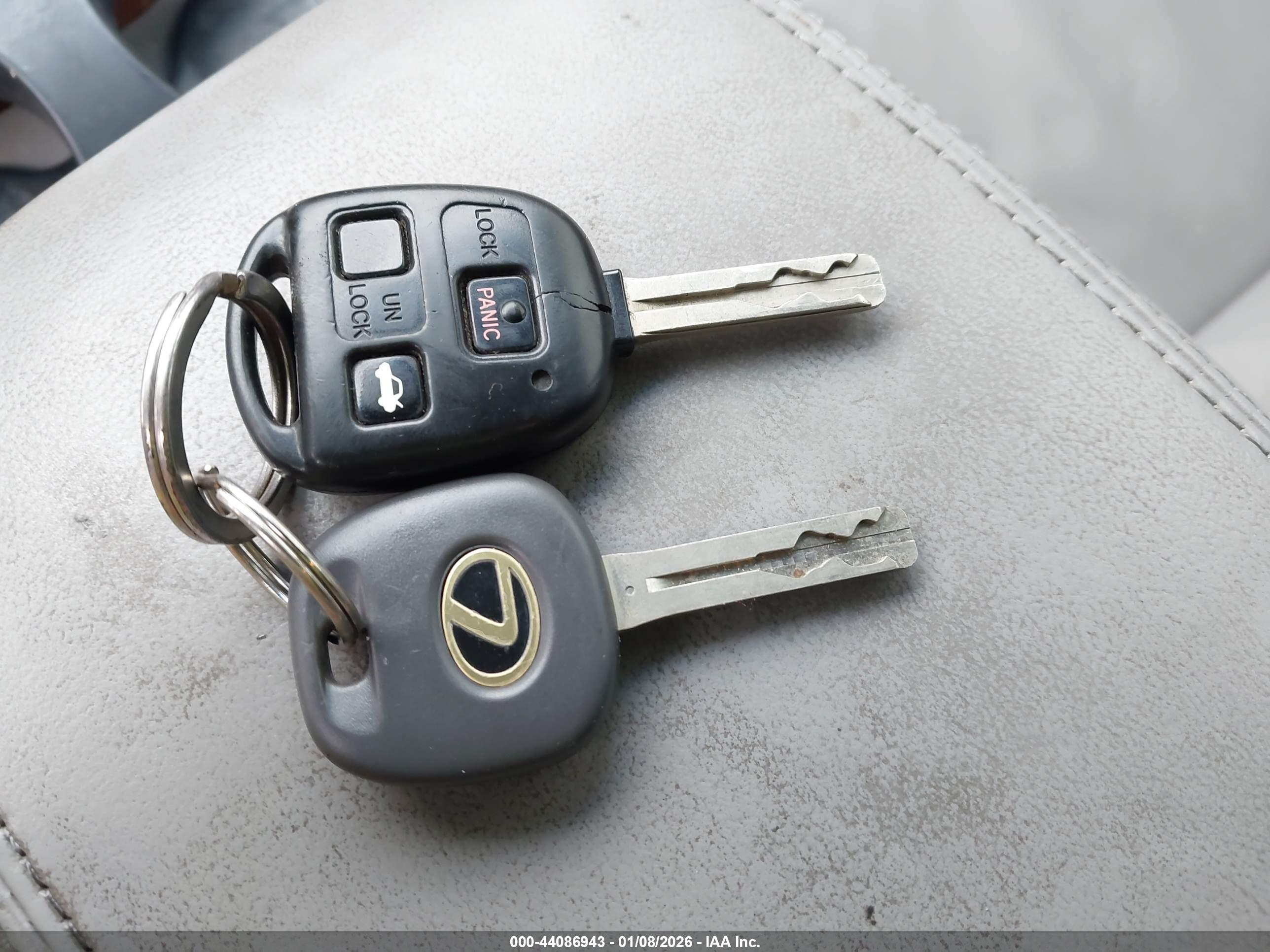 LEXUS ES image 11