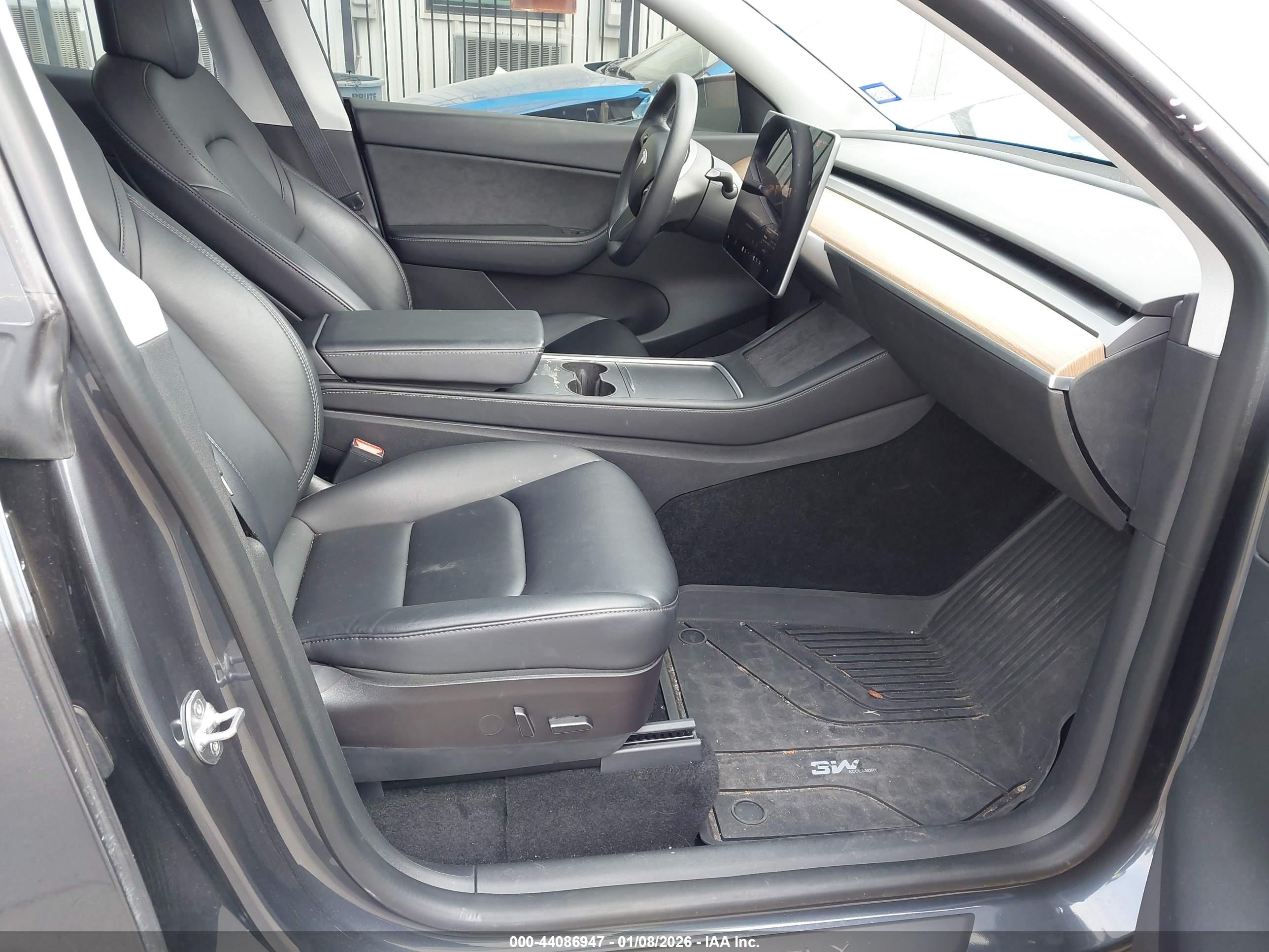 TESLA MODEL image 5
