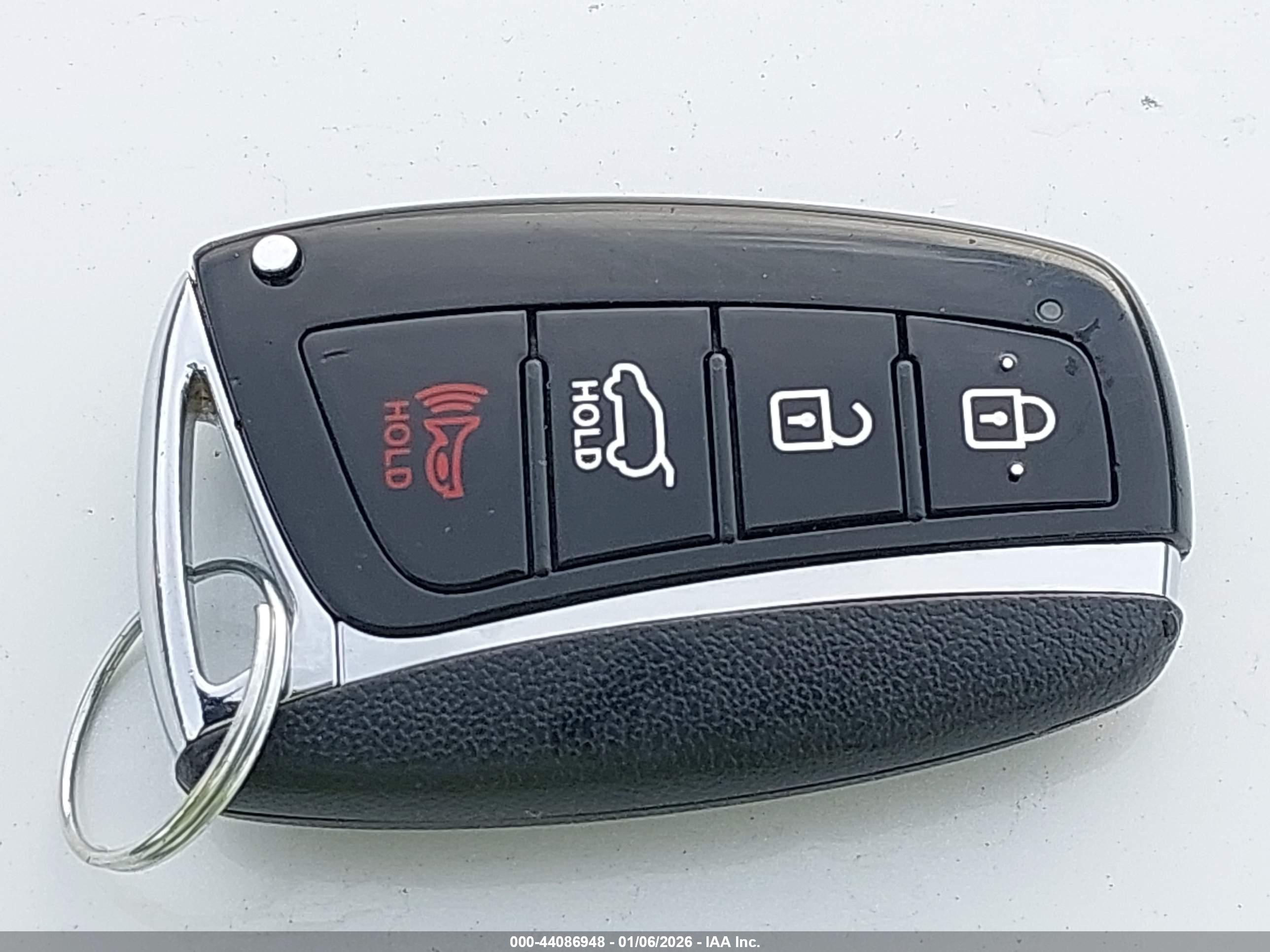 HYUNDAI SANTA image 11