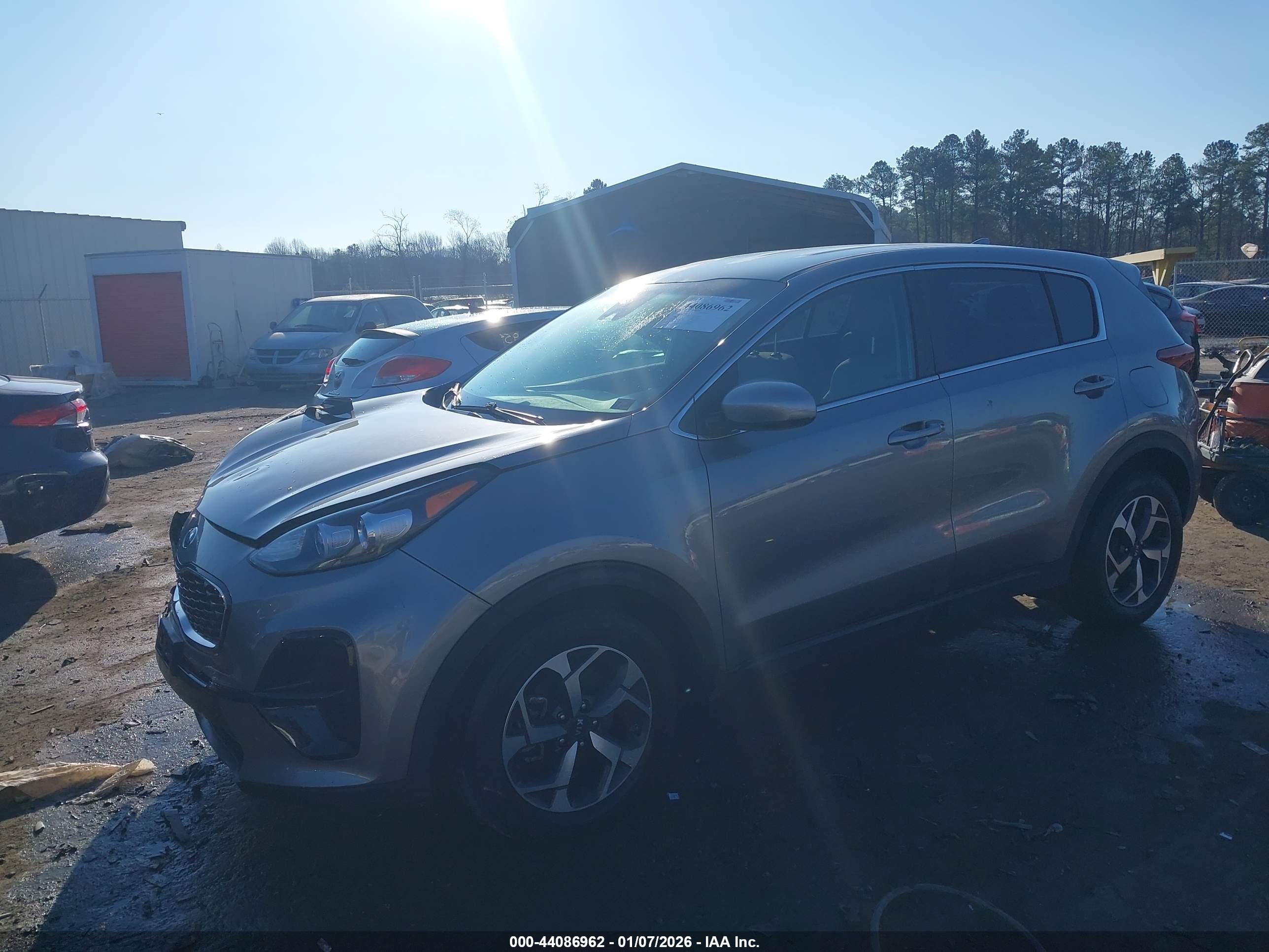 KIA SPORTAGE image 2