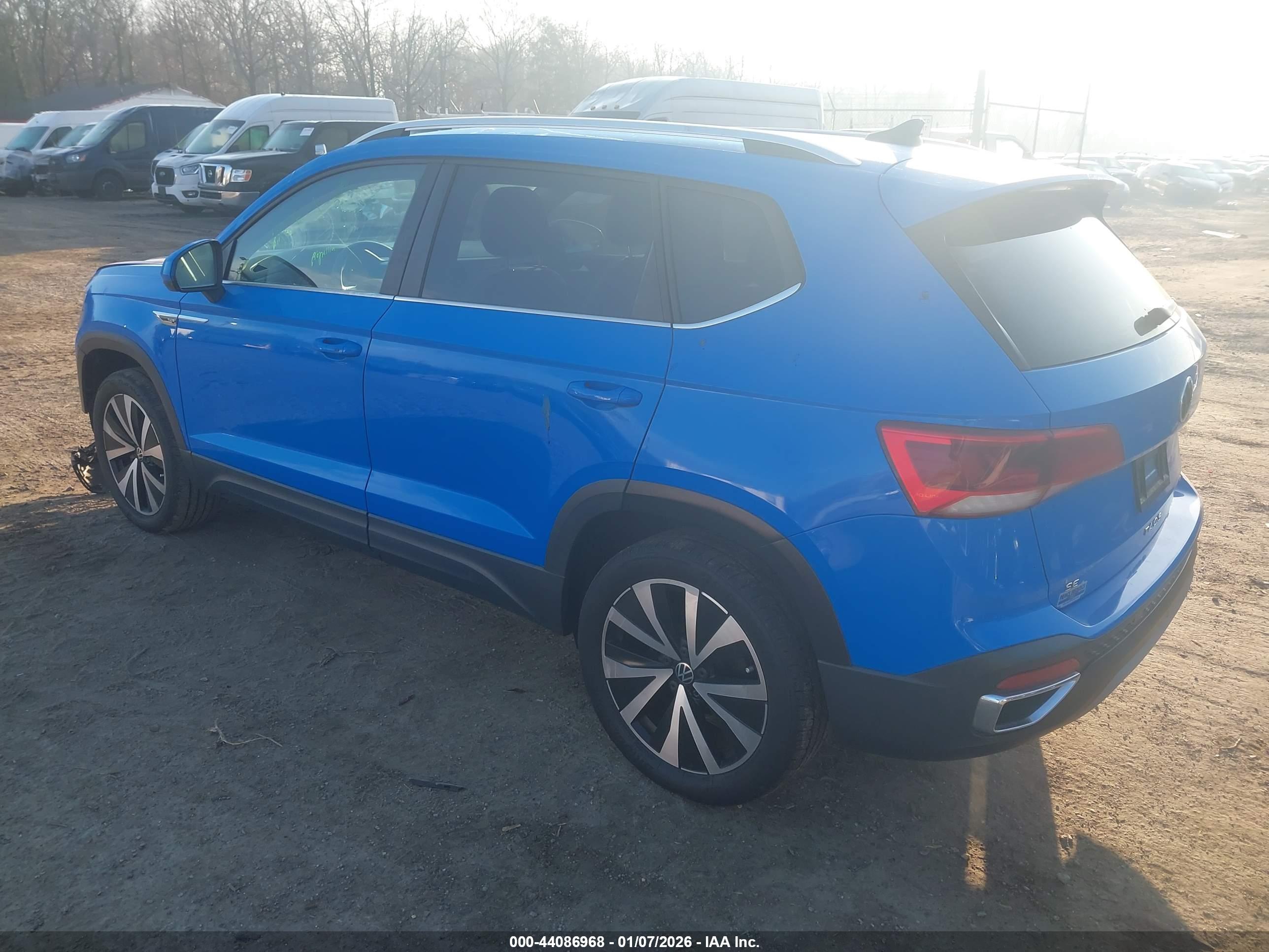 VOLKSWAGEN TAOS image 3