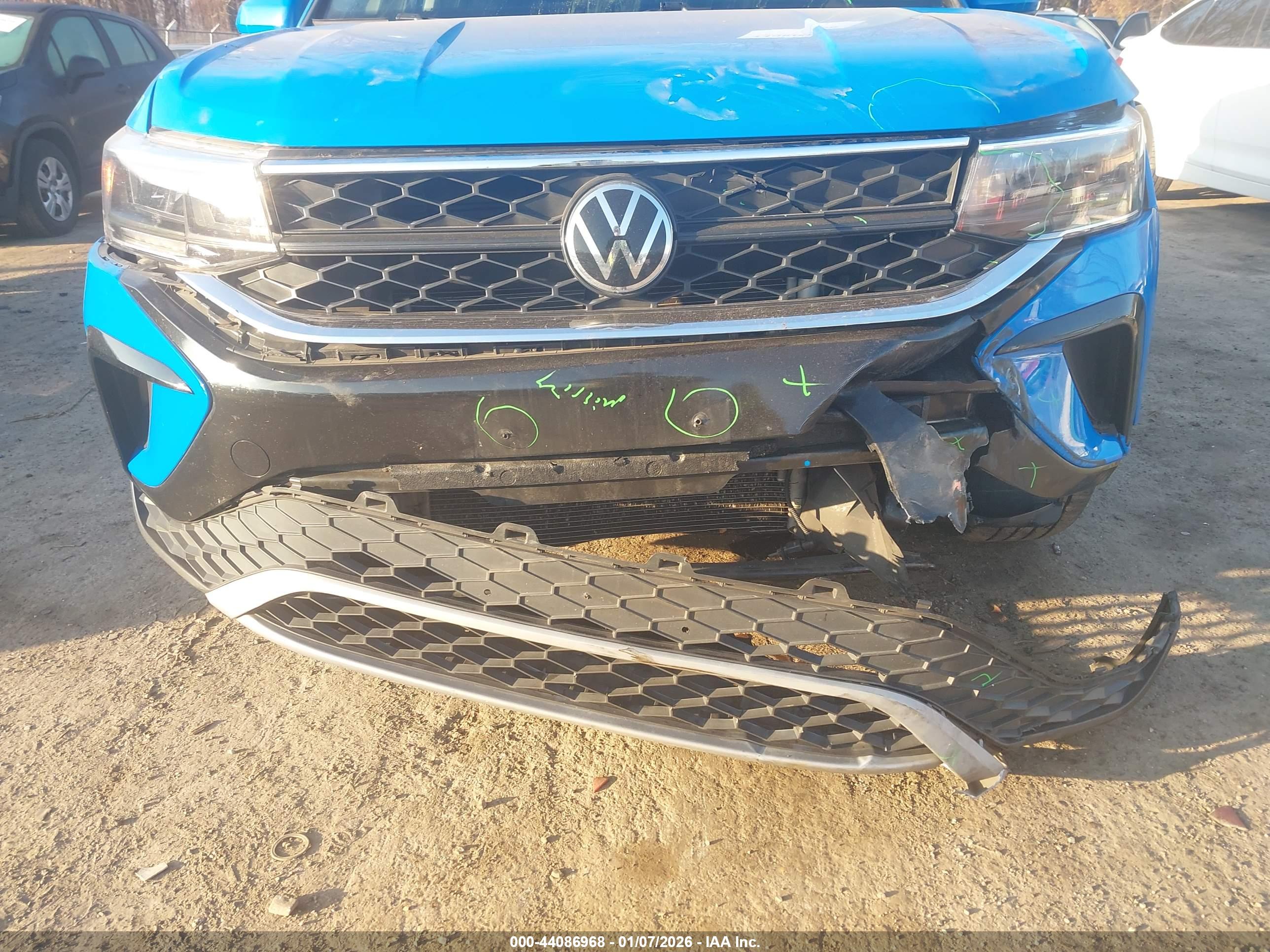 VOLKSWAGEN TAOS image 6