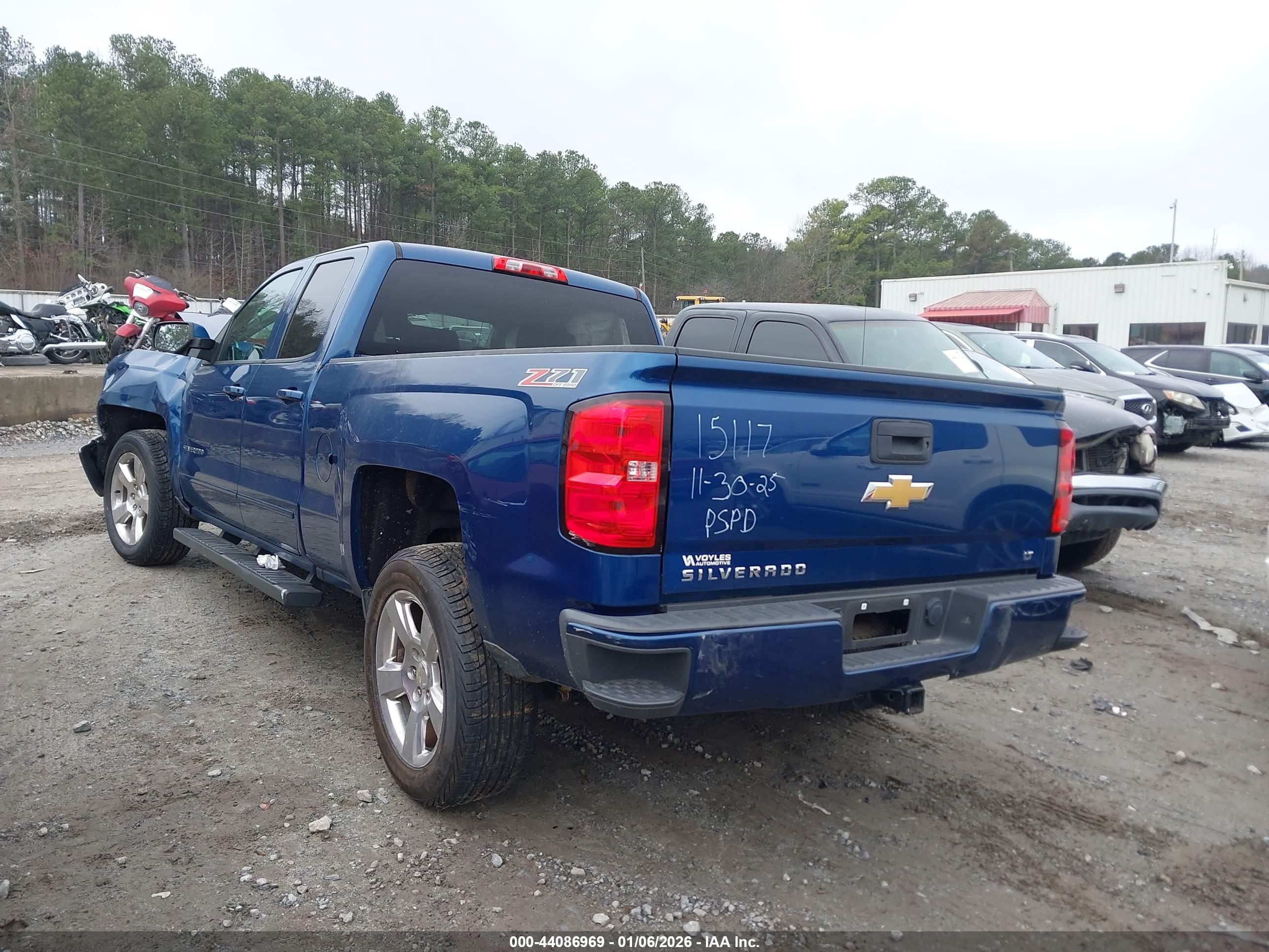 CHEVROLET SILVERADO image 3