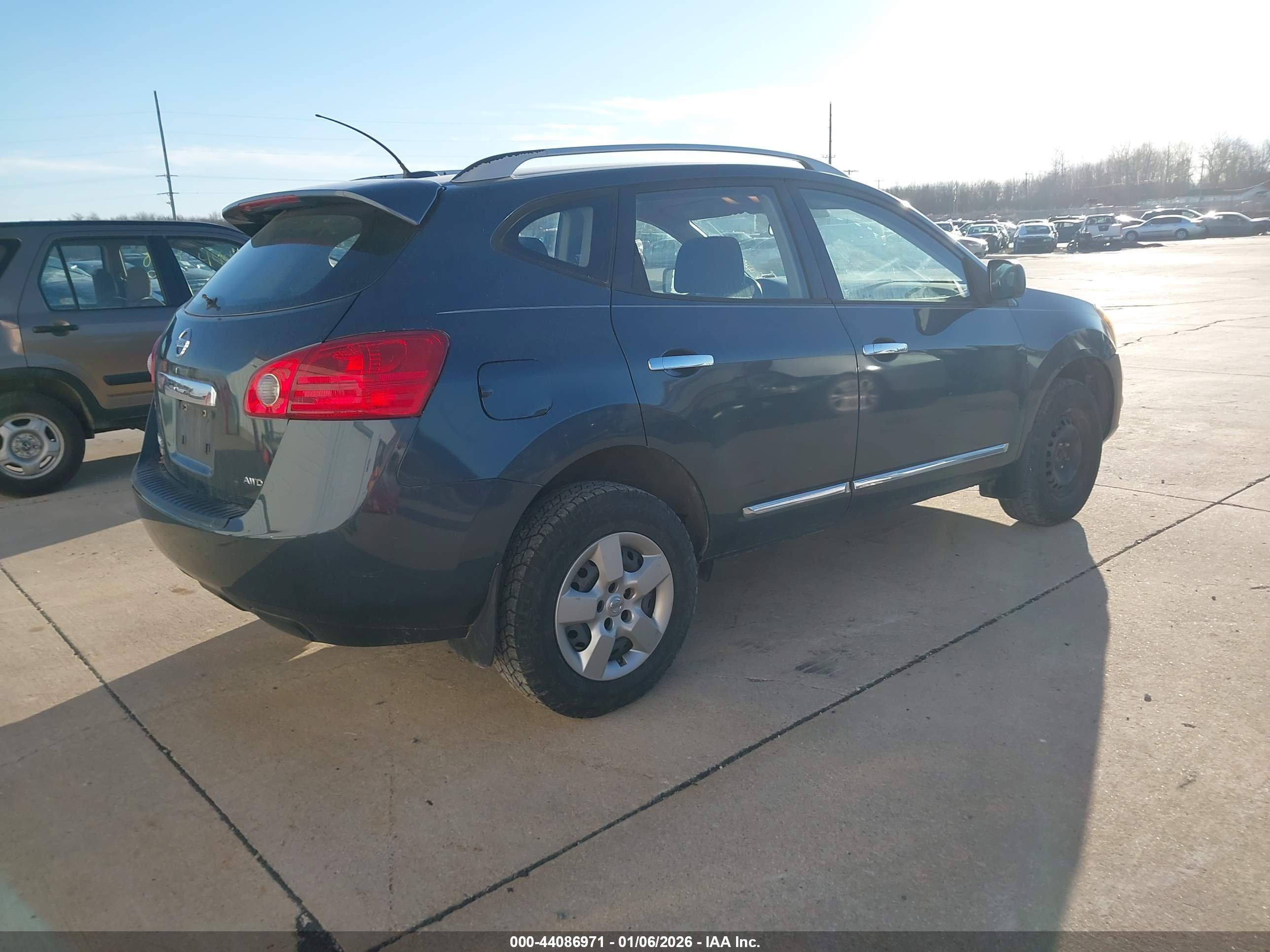 NISSAN ROGUE image 4