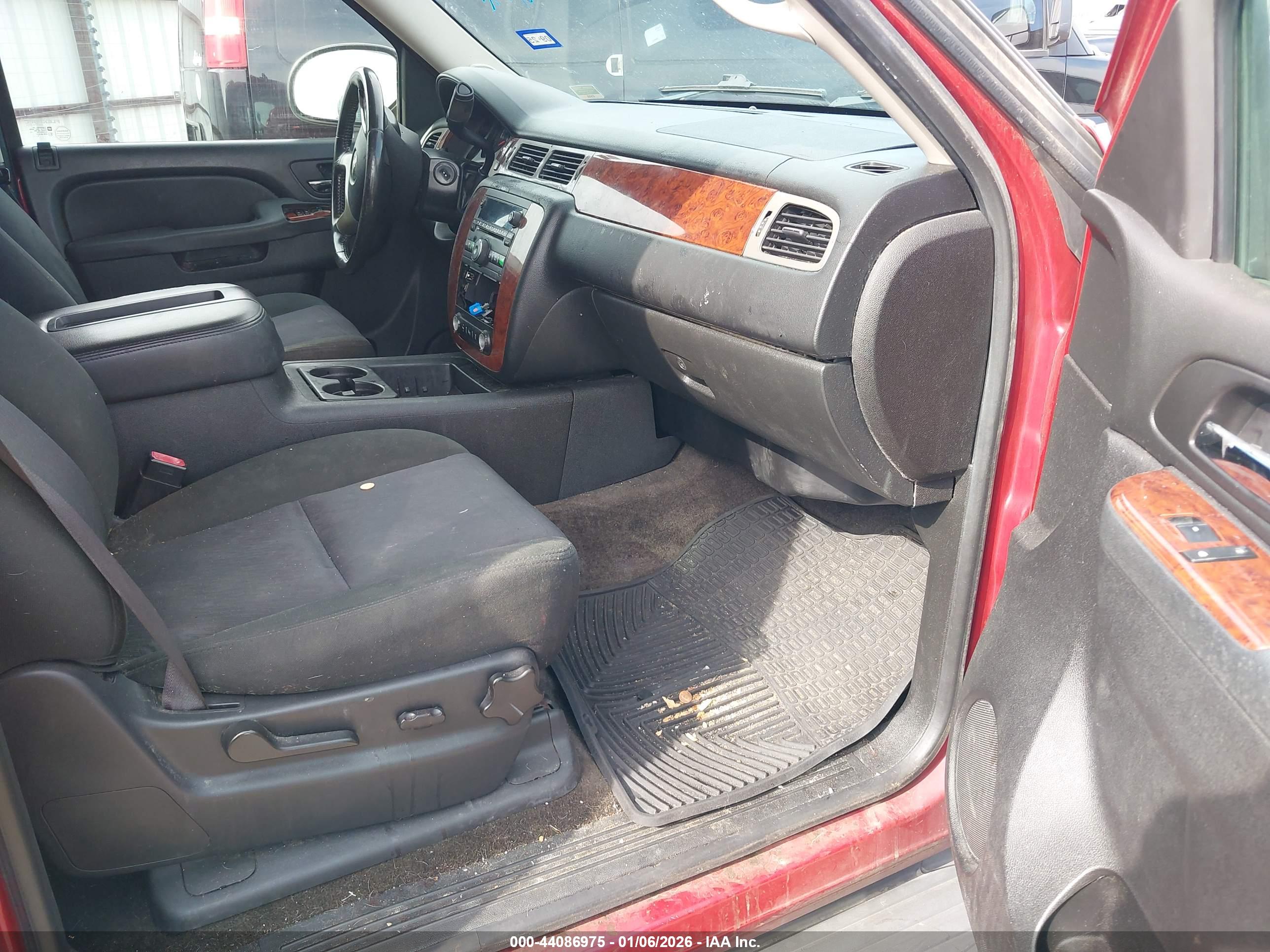 CHEVROLET TAHOE image 5