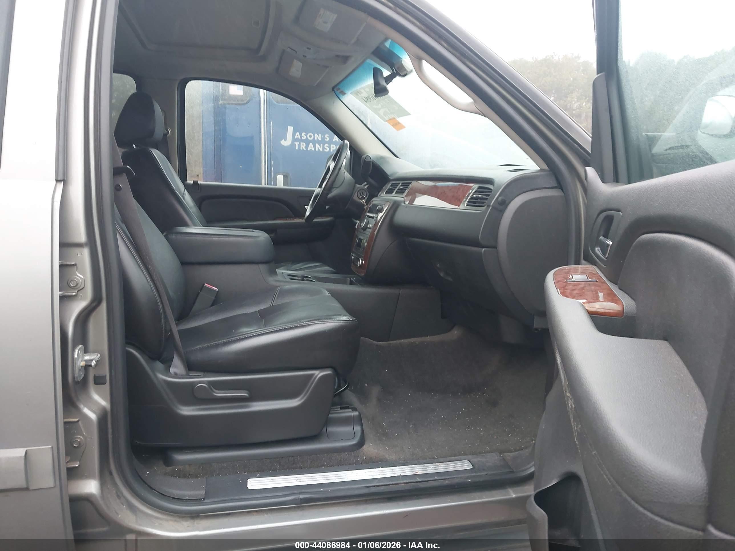 CHEVROLET TAHOE image 5
