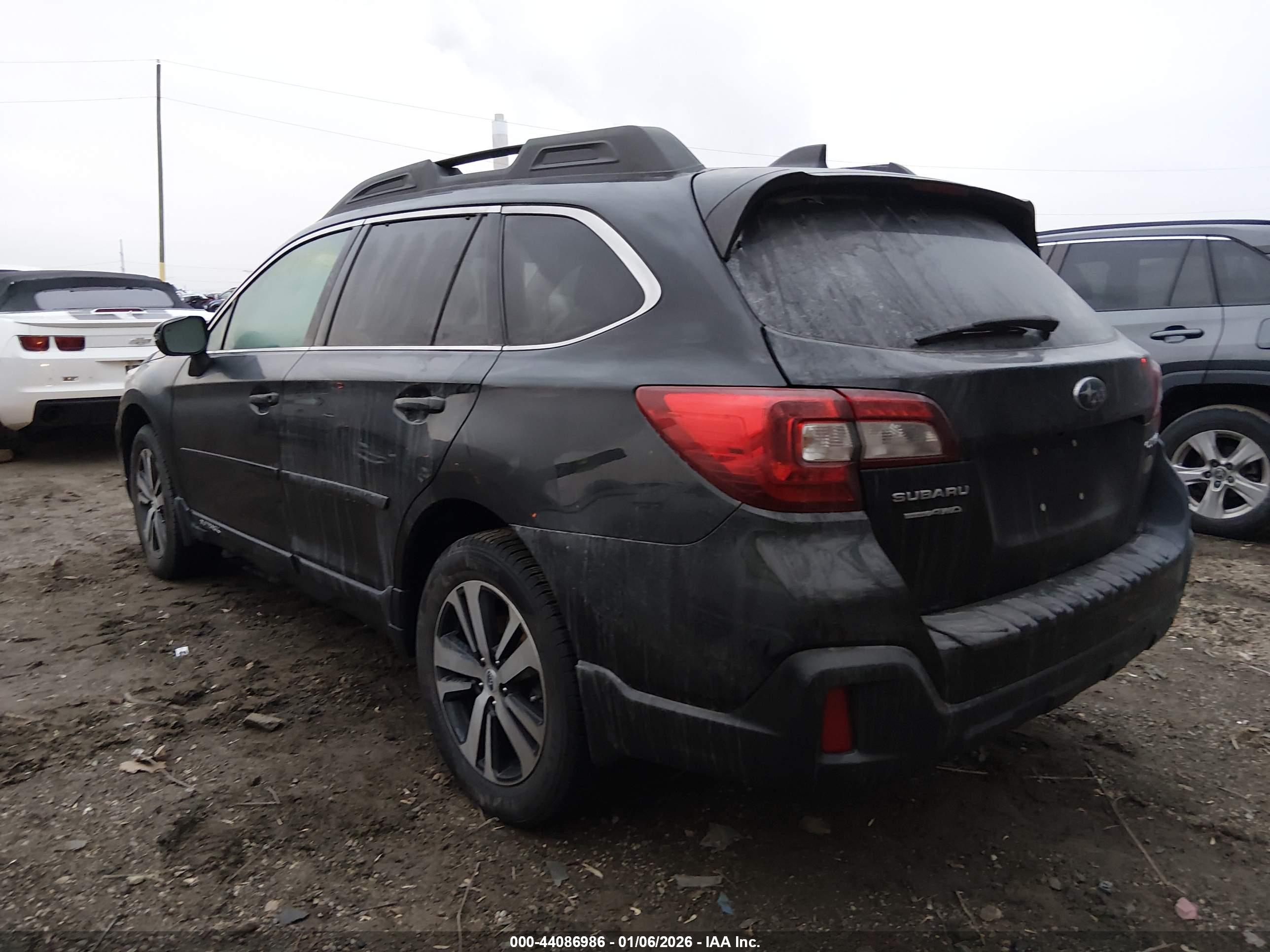 SUBARU OUTBACK image 3
