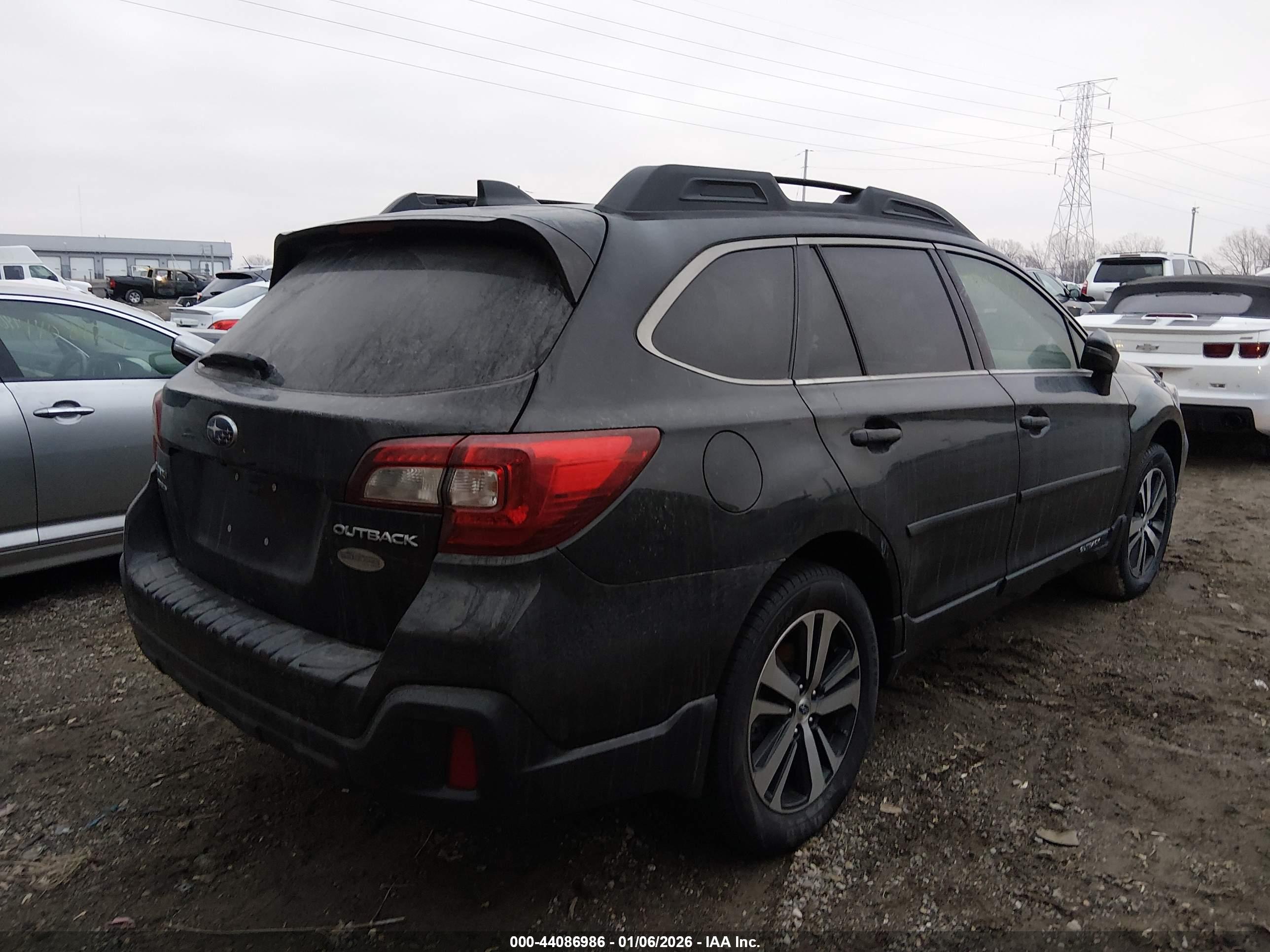 SUBARU OUTBACK image 4