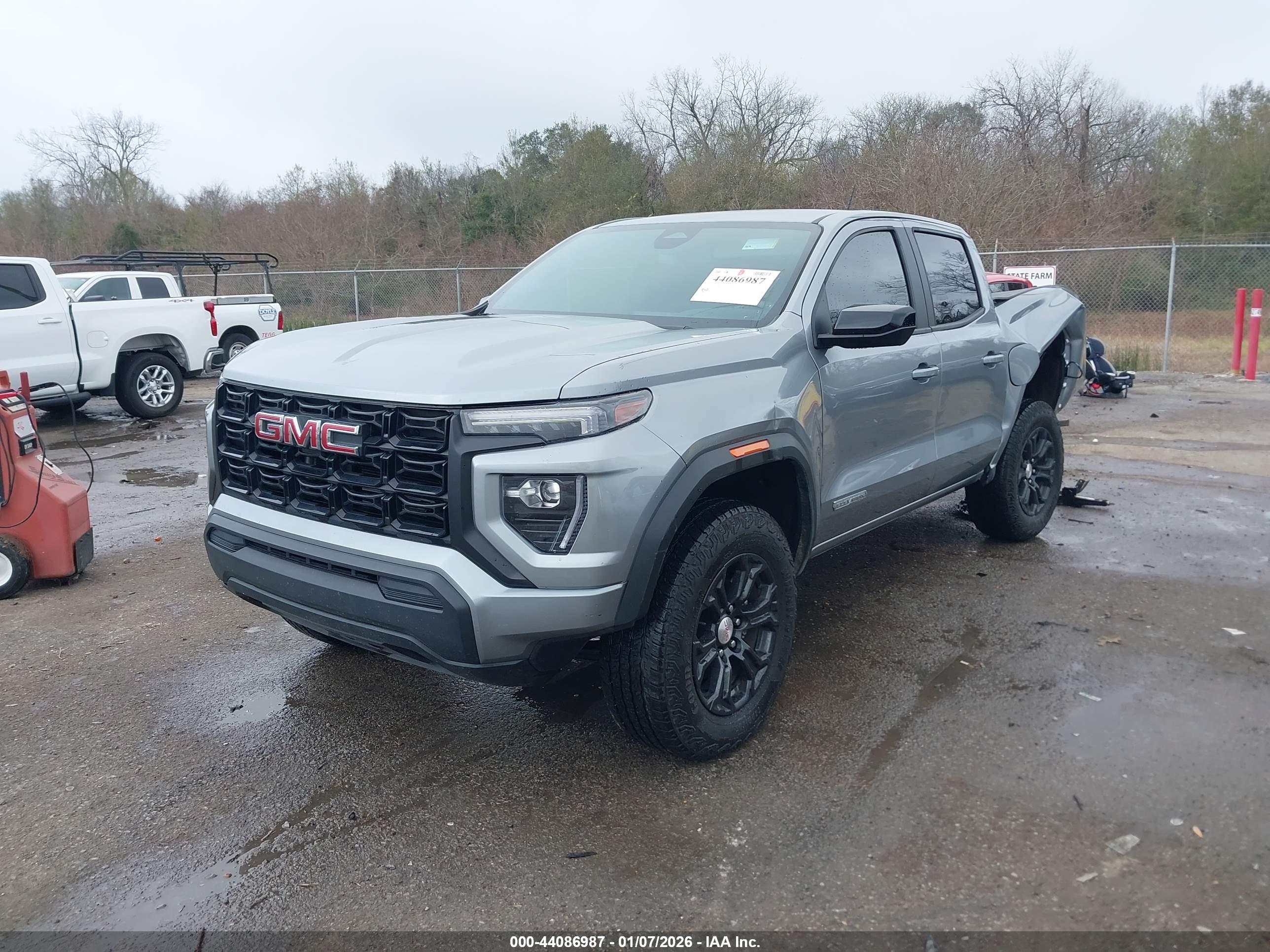 GMC CANYON image 2