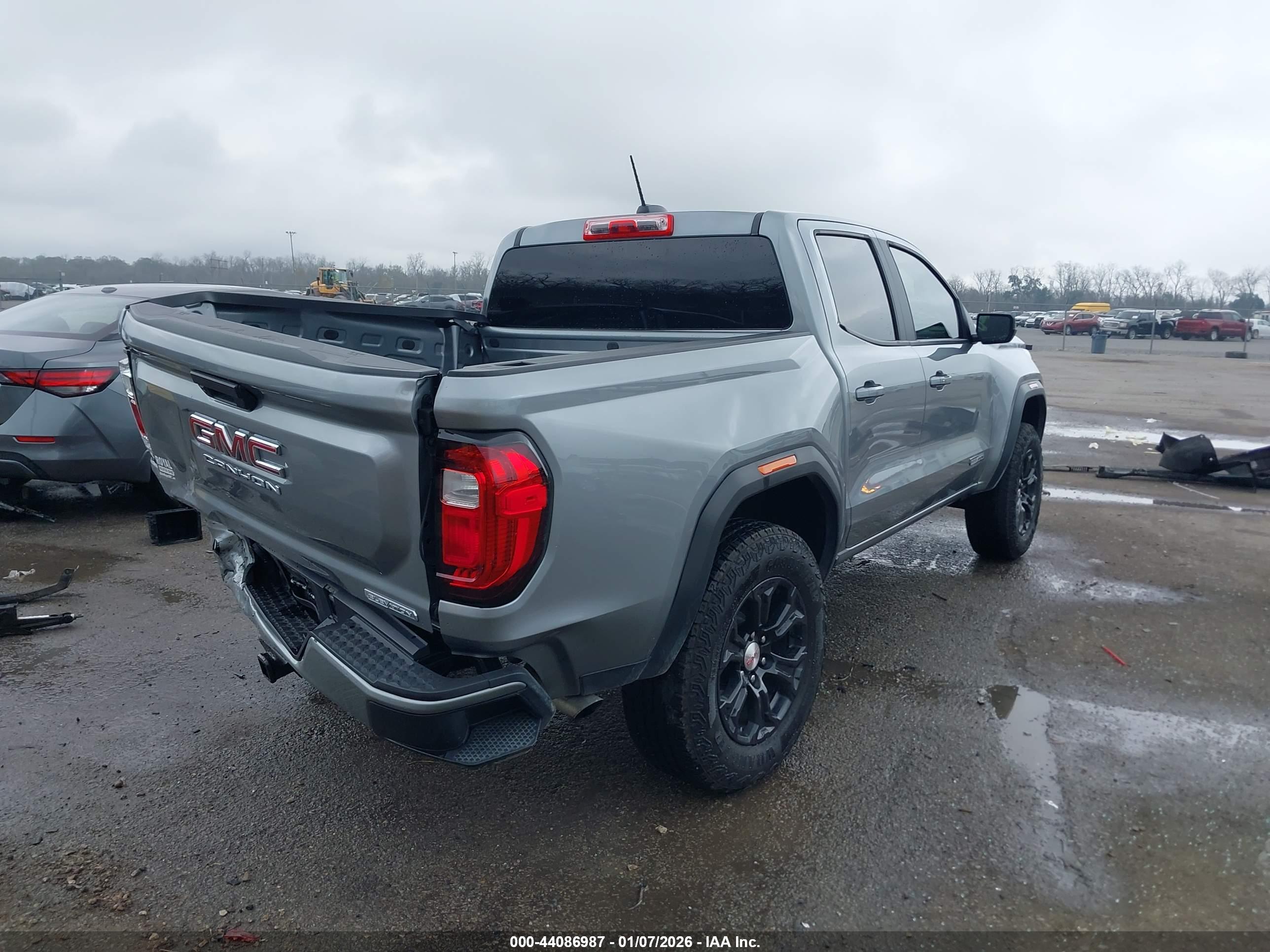 GMC CANYON image 4