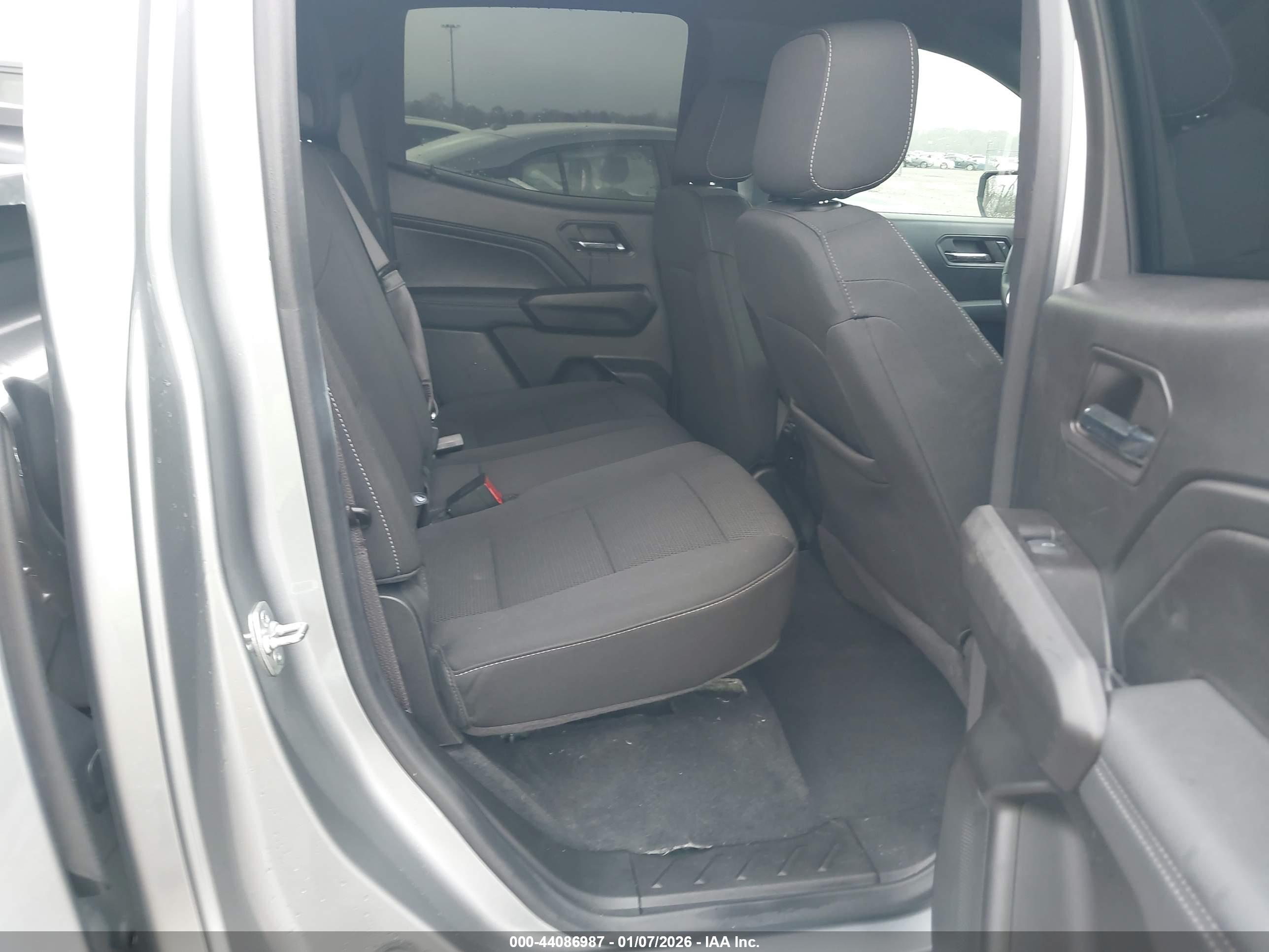 GMC CANYON image 8