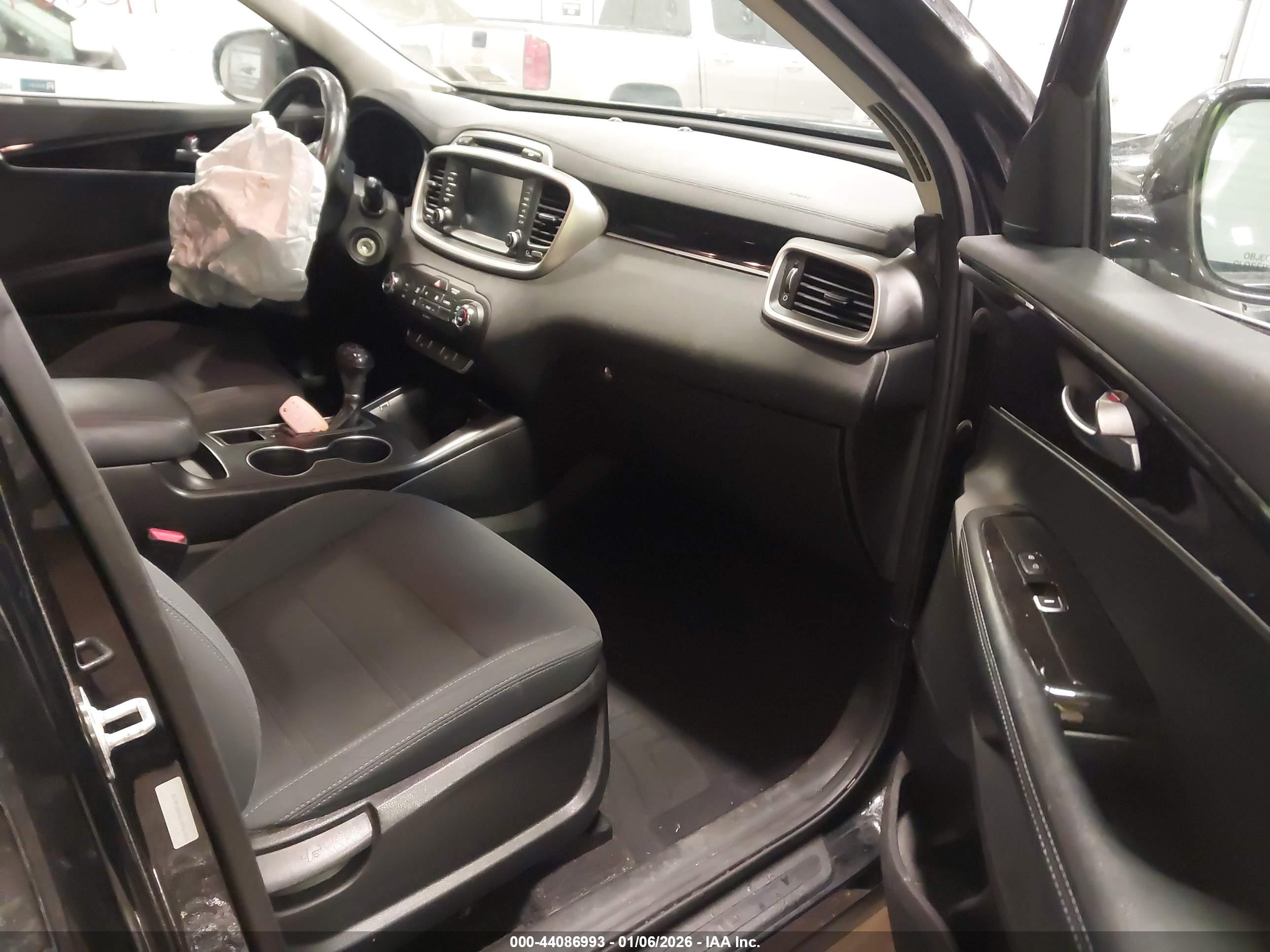 KIA SORENTO image 5