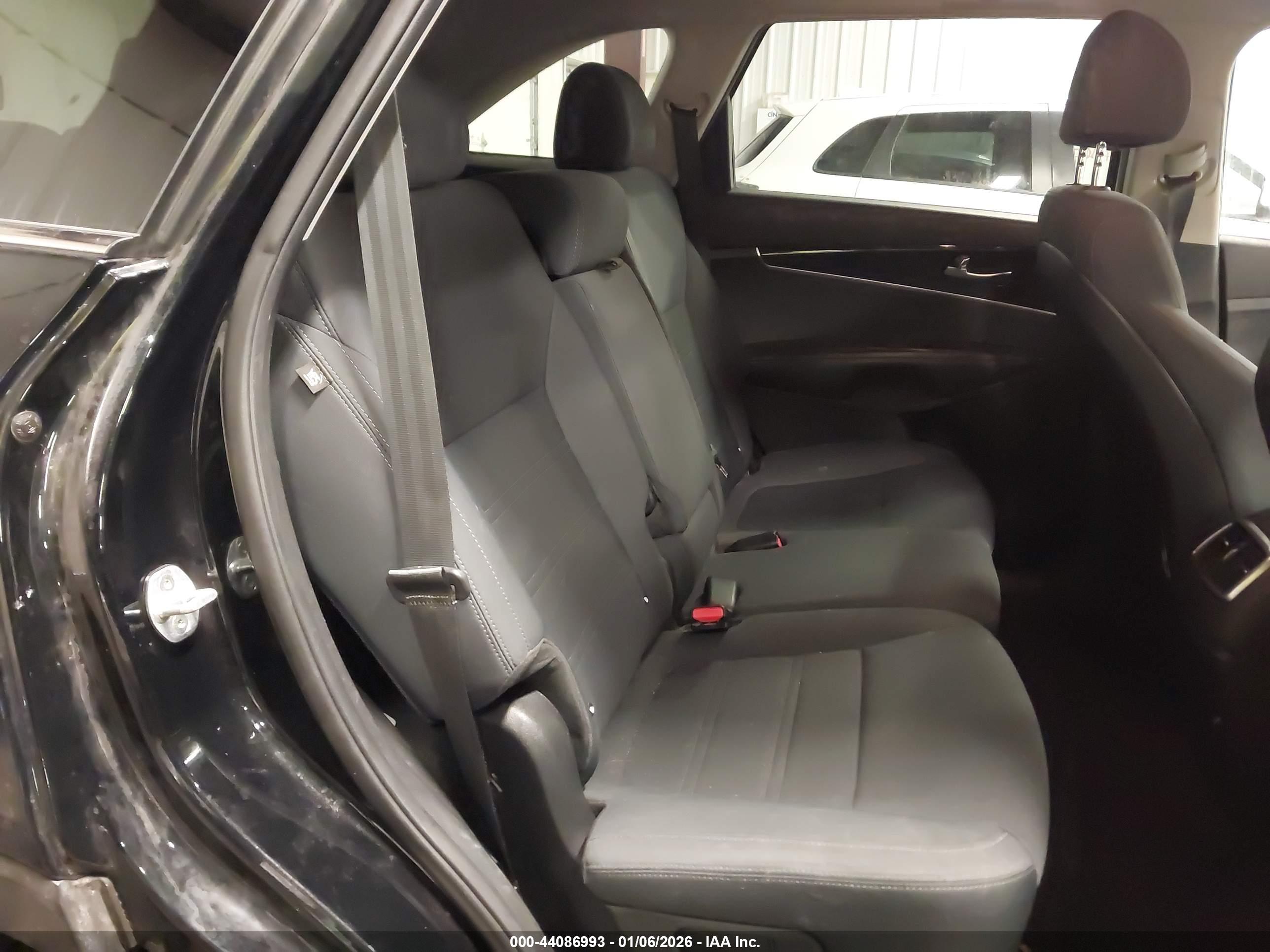 KIA SORENTO image 8