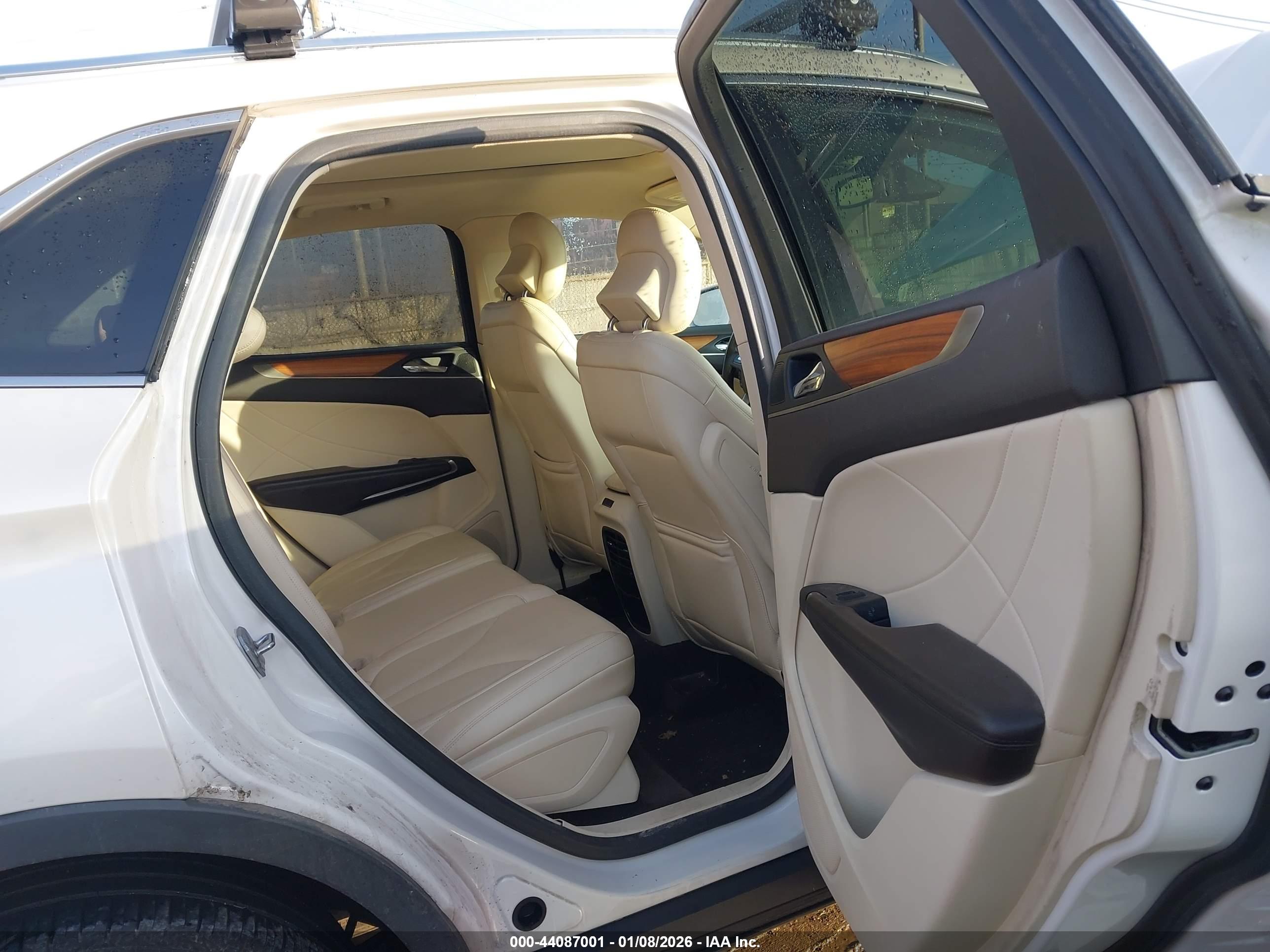 LINCOLN MKC image 8